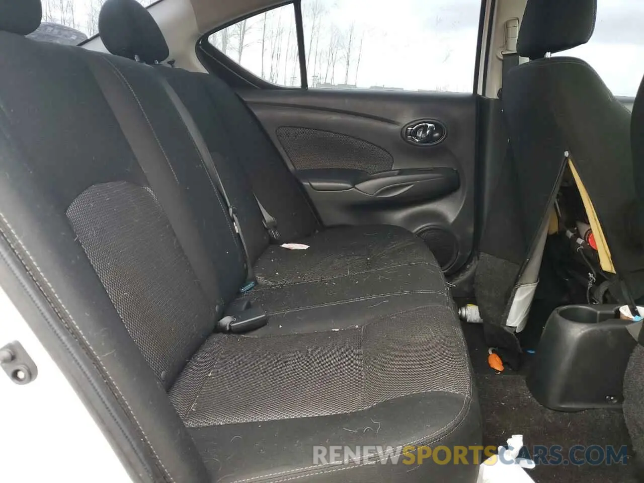 10 Photograph of a damaged car 3N1CN7AP0KL841635 NISSAN VERSA 2019