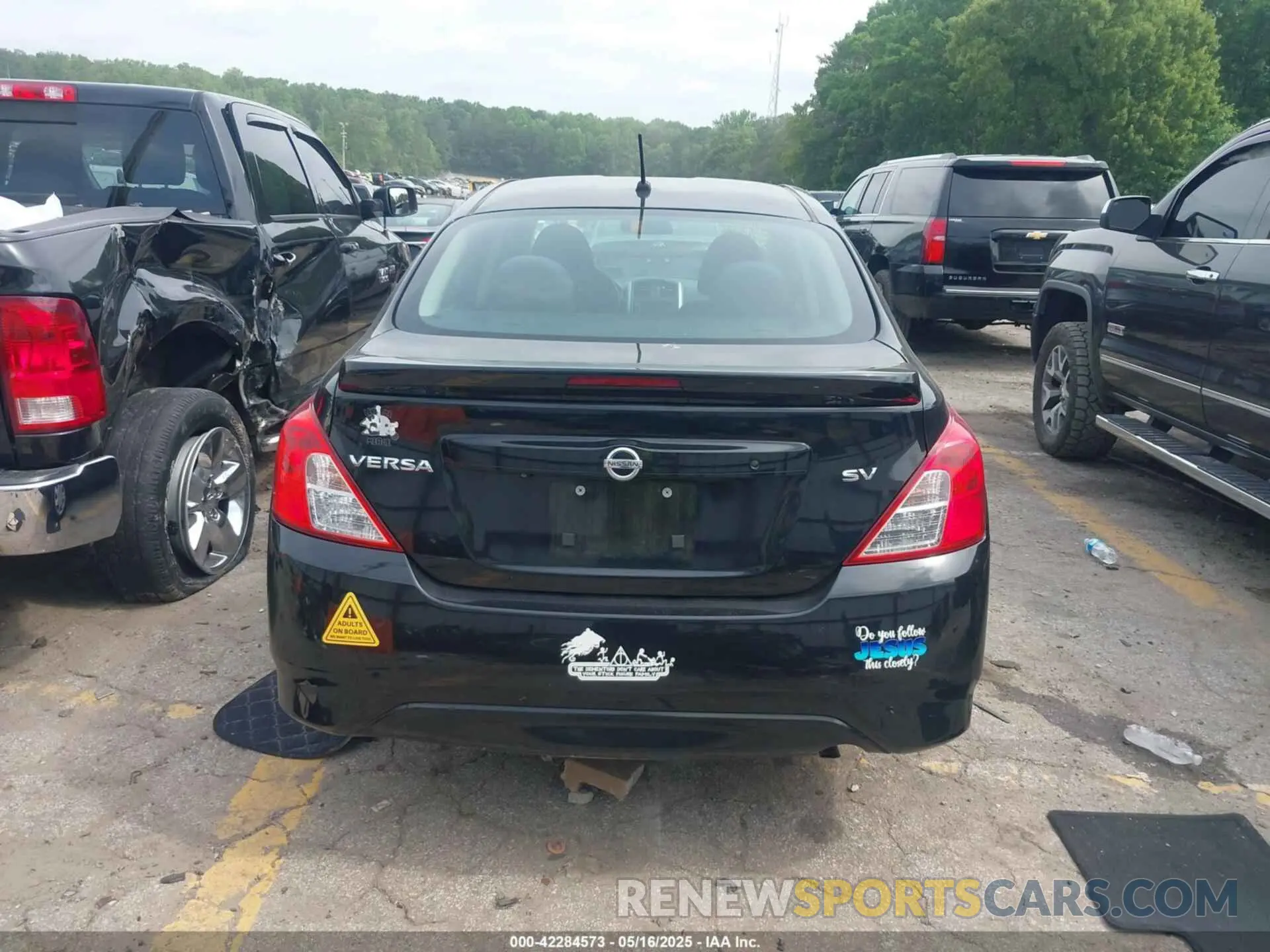 16 Photograph of a damaged car 3N1CN7AP0KL846978 NISSAN VERSA 2019