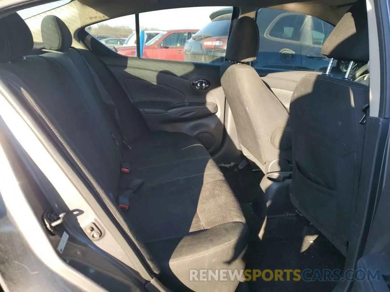 10 Photograph of a damaged car 3N1CN7AP0KL847144 NISSAN VERSA 2019