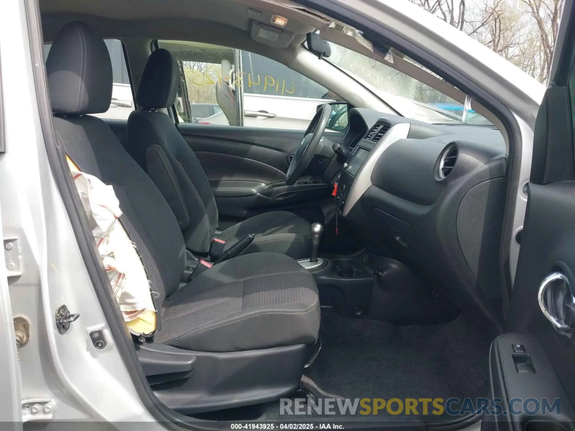 5 Photograph of a damaged car 3N1CN7AP0KL851114 NISSAN VERSA 2019