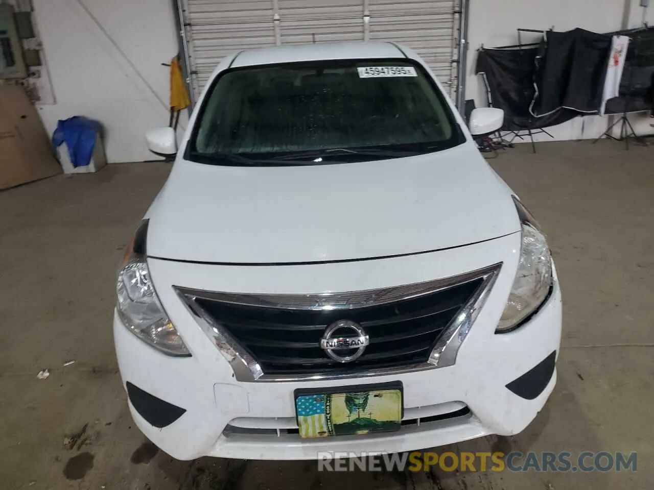 5 Photograph of a damaged car 3N1CN7AP0KL852537 NISSAN VERSA 2019