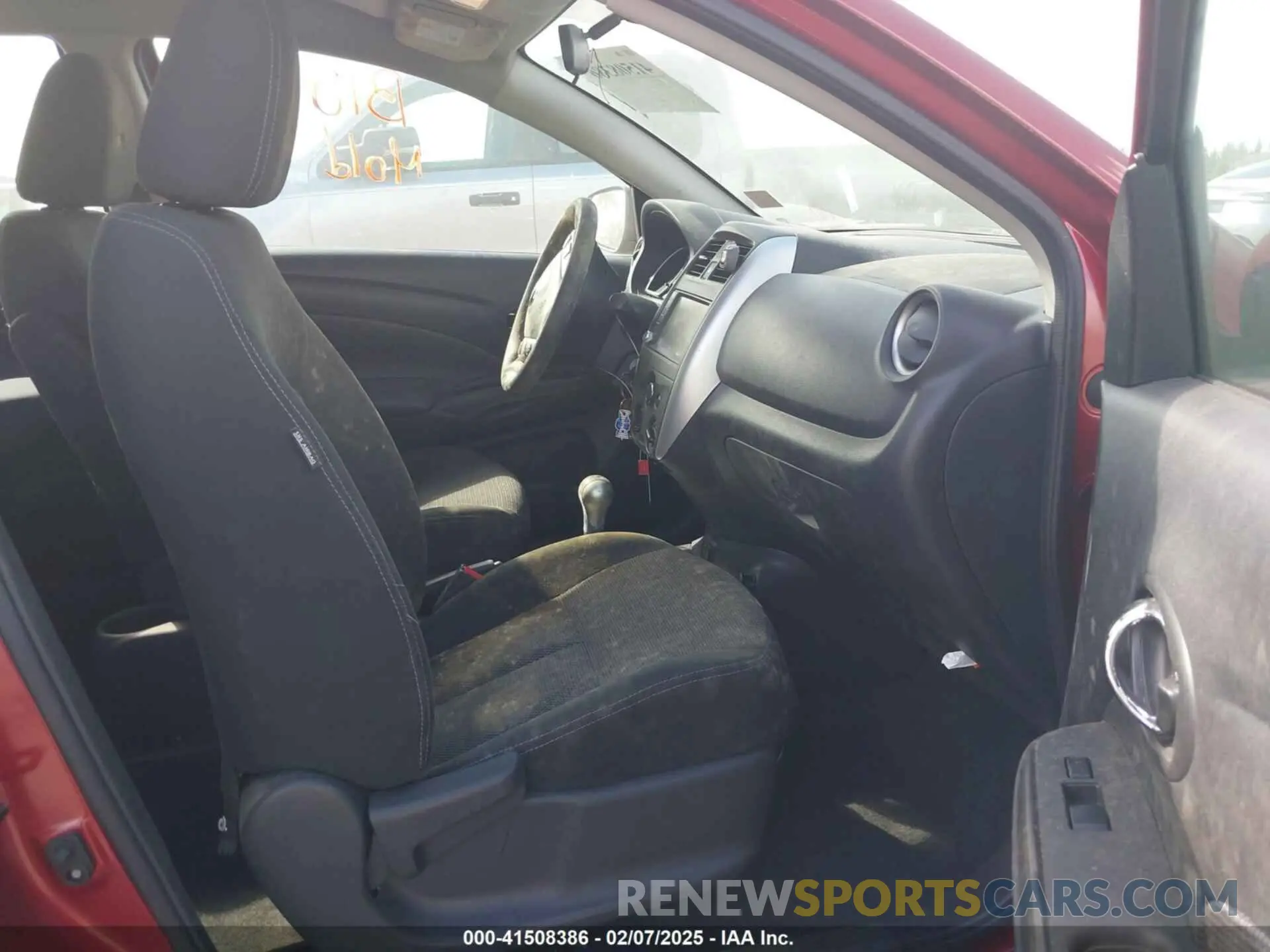 5 Photograph of a damaged car 3N1CN7AP0KL867880 NISSAN VERSA 2019