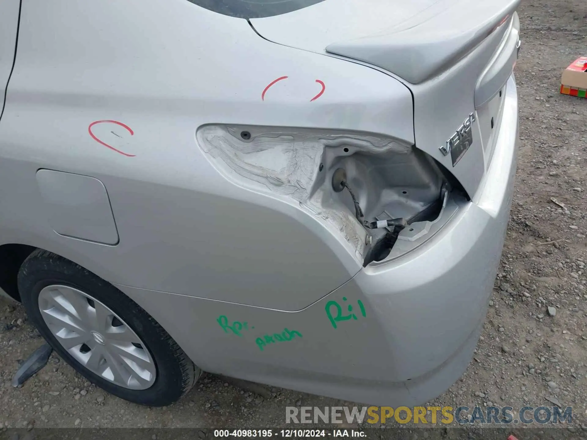 18 Photograph of a damaged car 3N1CN7AP0KL872741 NISSAN VERSA 2019