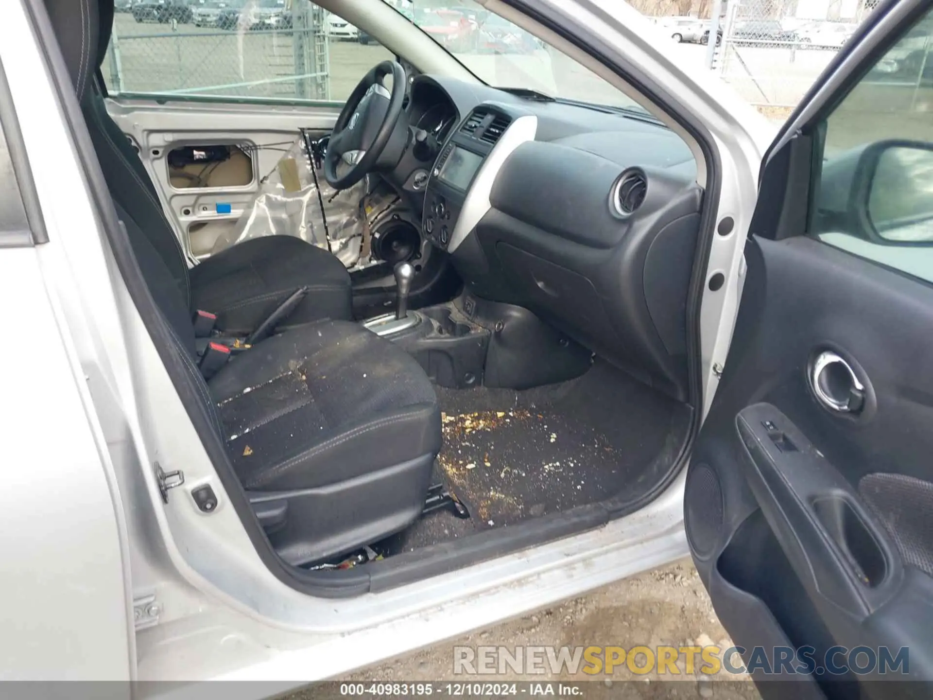 5 Photograph of a damaged car 3N1CN7AP0KL872741 NISSAN VERSA 2019