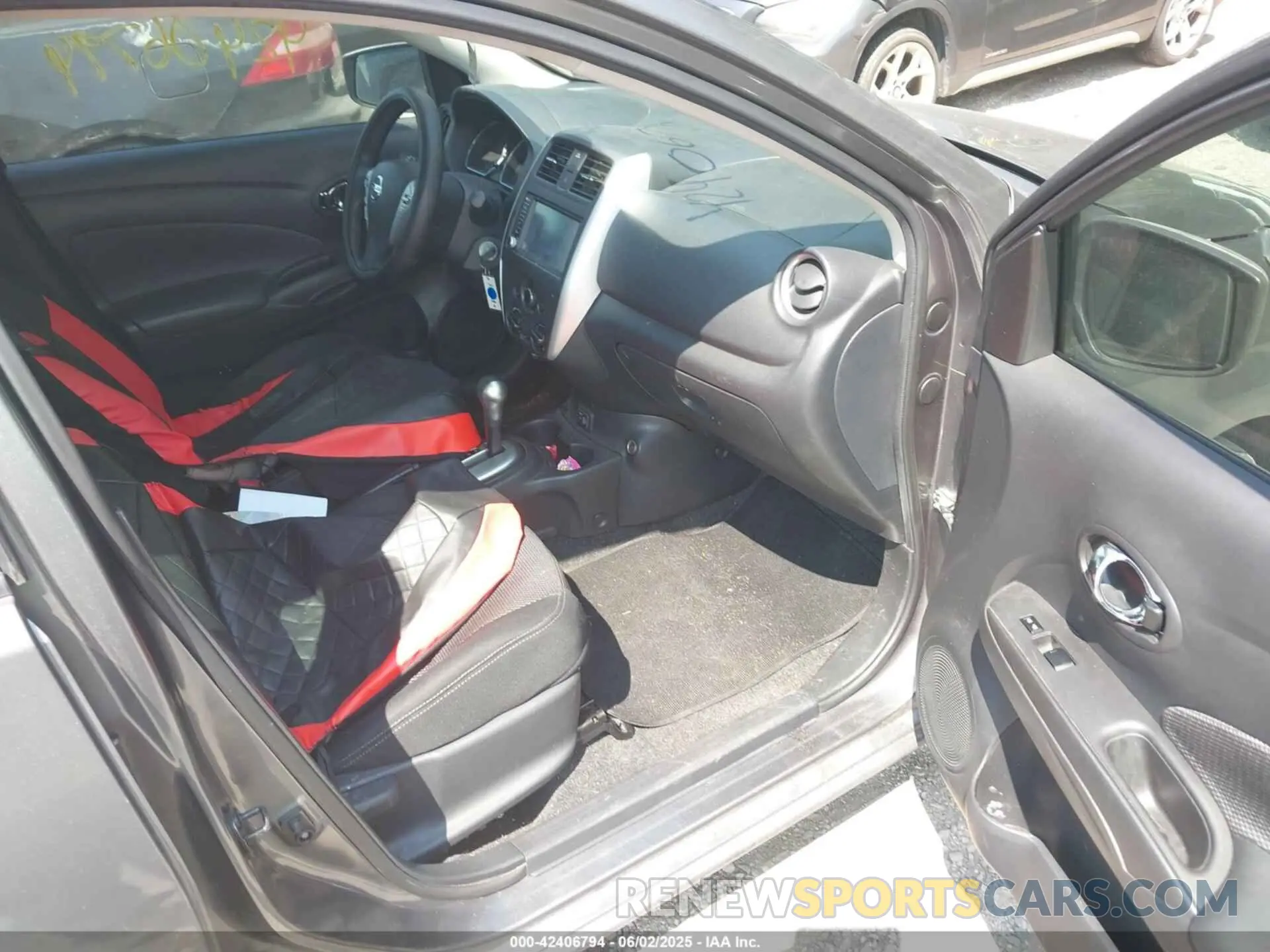 5 Photograph of a damaged car 3N1CN7AP1KL817361 NISSAN VERSA 2019