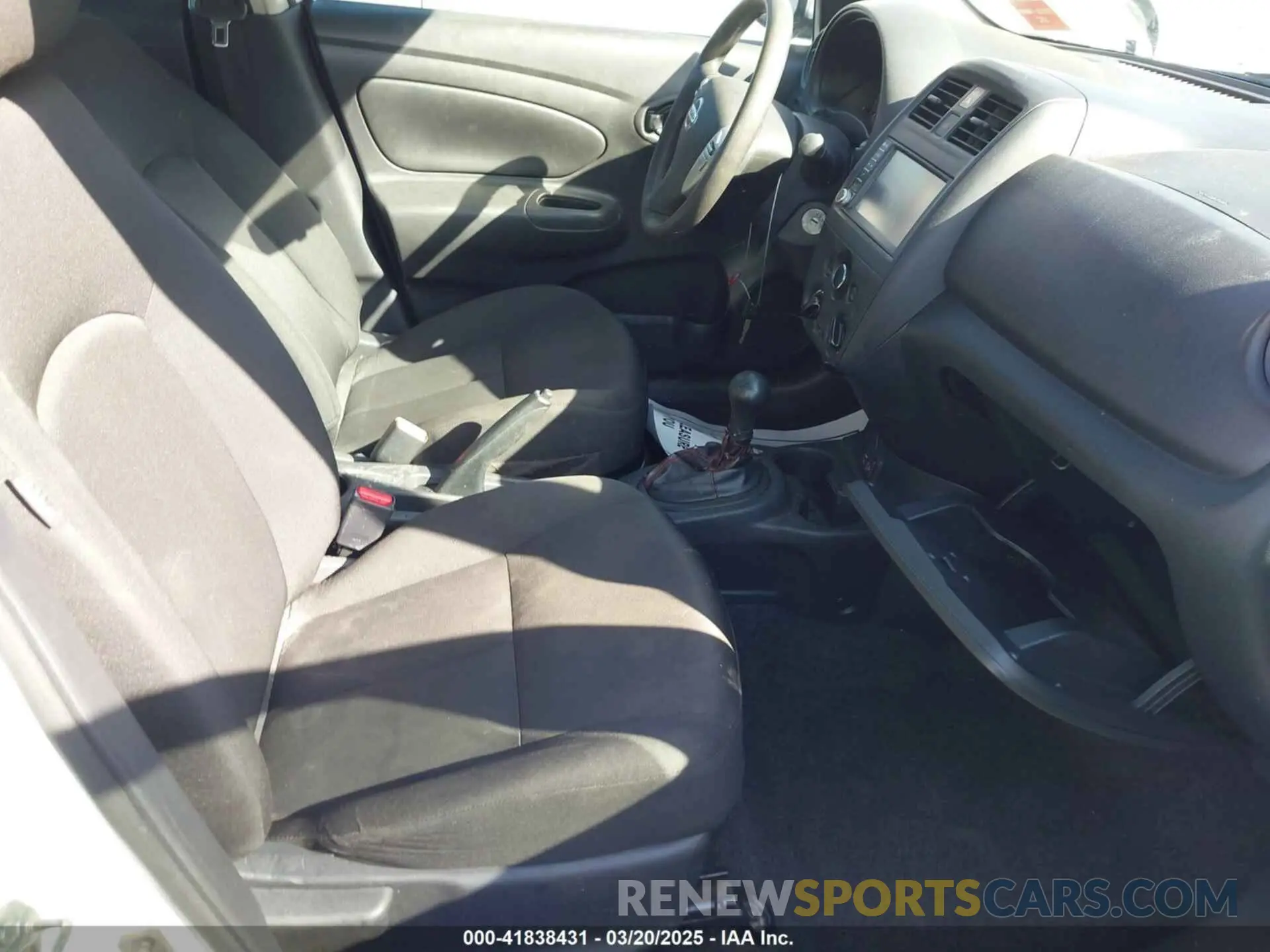 5 Photograph of a damaged car 3N1CN7AP1KL828263 NISSAN VERSA 2019
