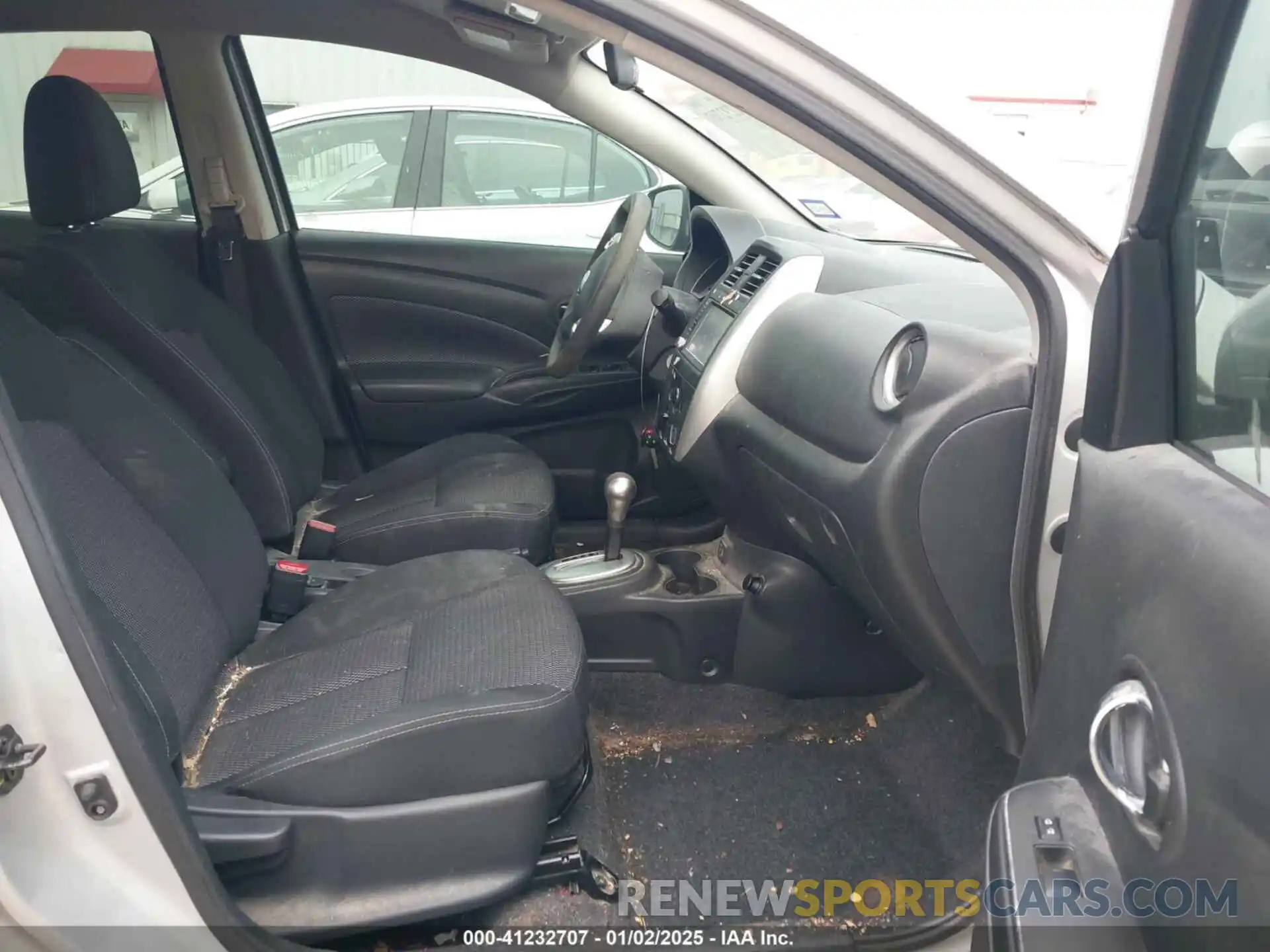 5 Photograph of a damaged car 3N1CN7AP1KL834354 NISSAN VERSA 2019