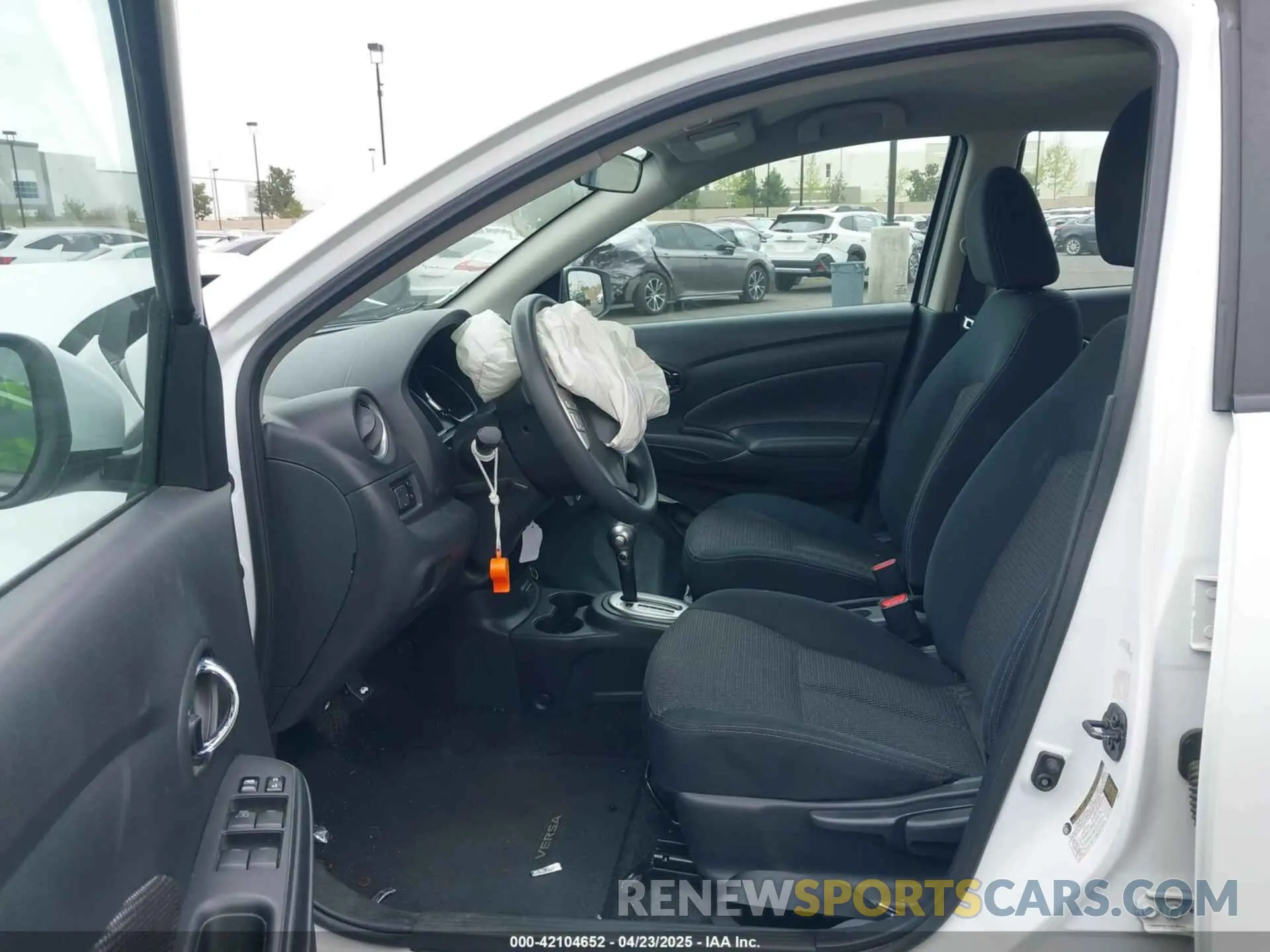 5 Photograph of a damaged car 3N1CN7AP1KL841496 NISSAN VERSA 2019