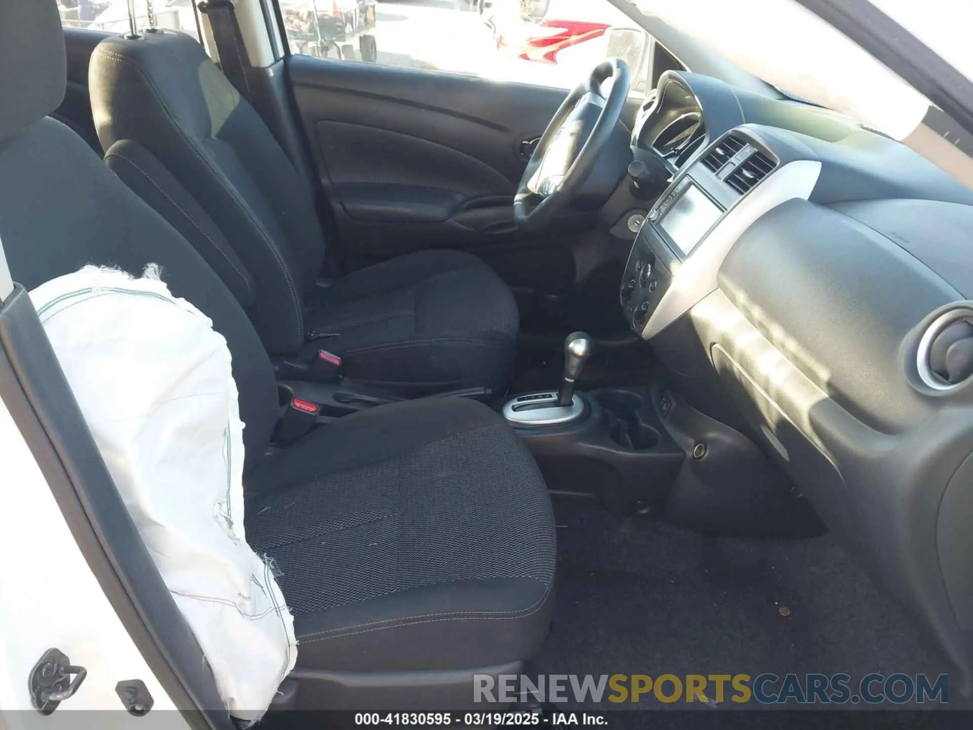 5 Photograph of a damaged car 3N1CN7AP1KL860534 NISSAN VERSA 2019