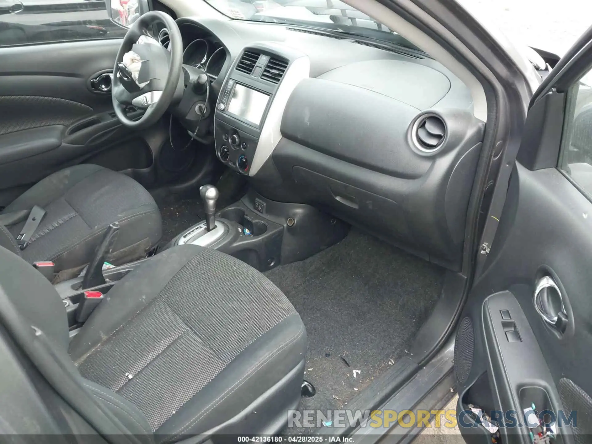 5 Photograph of a damaged car 3N1CN7AP1KL869816 NISSAN VERSA 2019