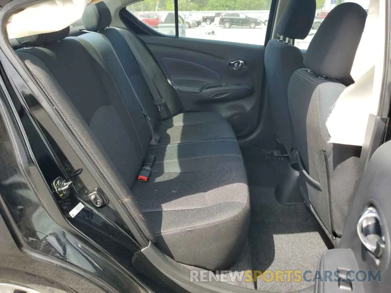 10 Photograph of a damaged car 3N1CN7AP1KL870450 NISSAN VERSA 2019