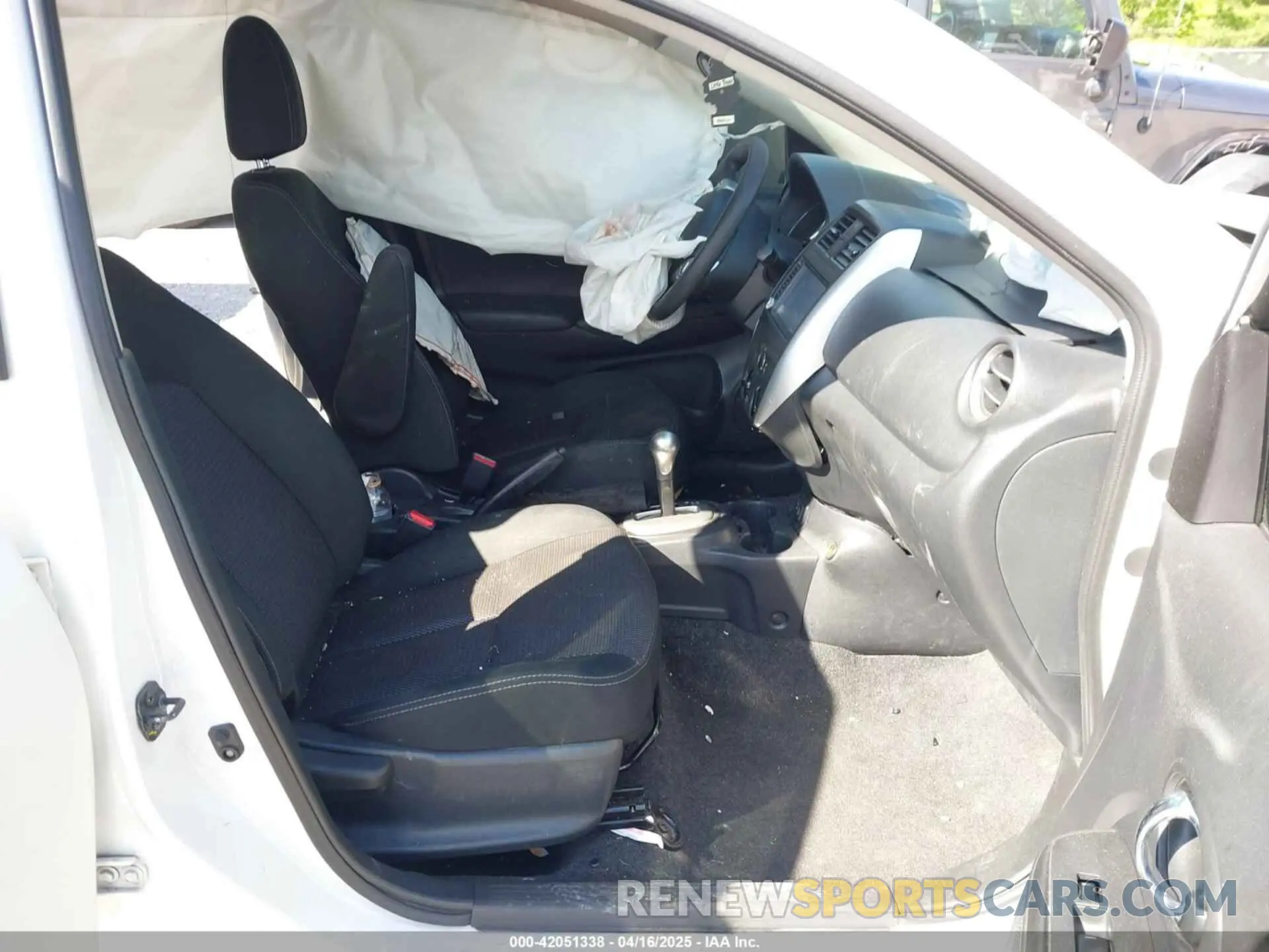 5 Photograph of a damaged car 3N1CN7AP1KL871615 NISSAN VERSA 2019