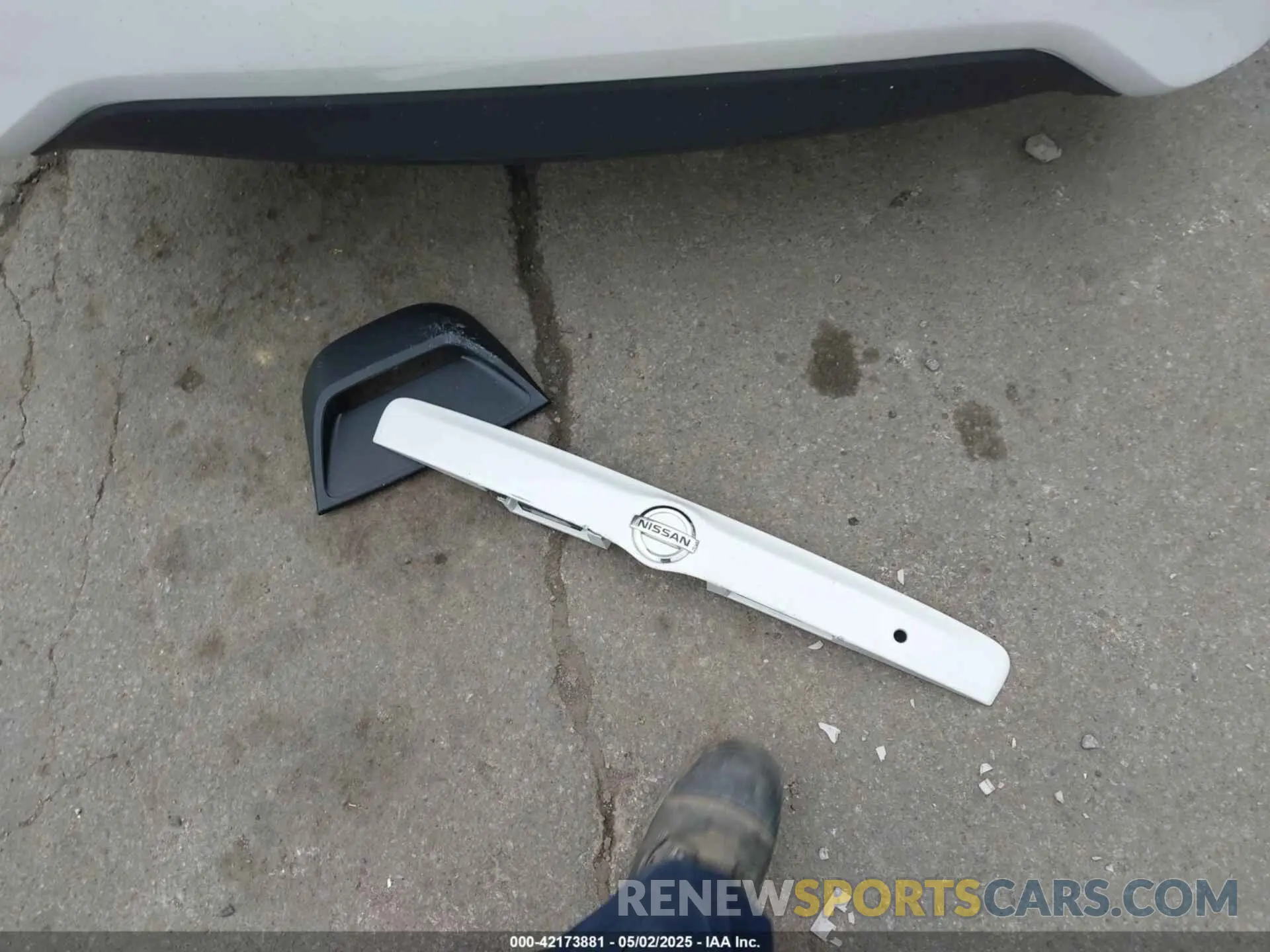 12 Photograph of a damaged car 3N1CN7AP2KL800164 NISSAN VERSA 2019