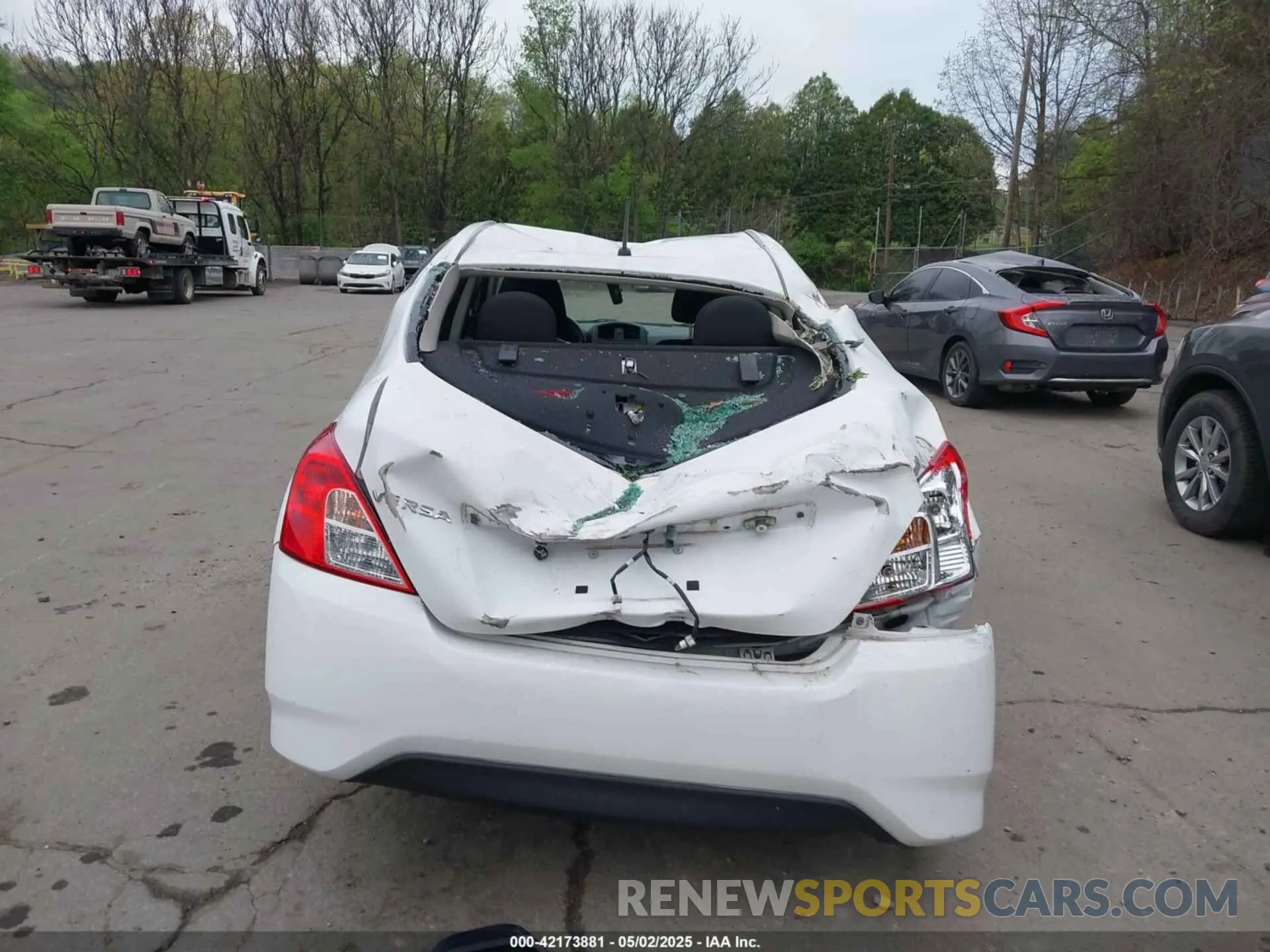 17 Photograph of a damaged car 3N1CN7AP2KL800164 NISSAN VERSA 2019