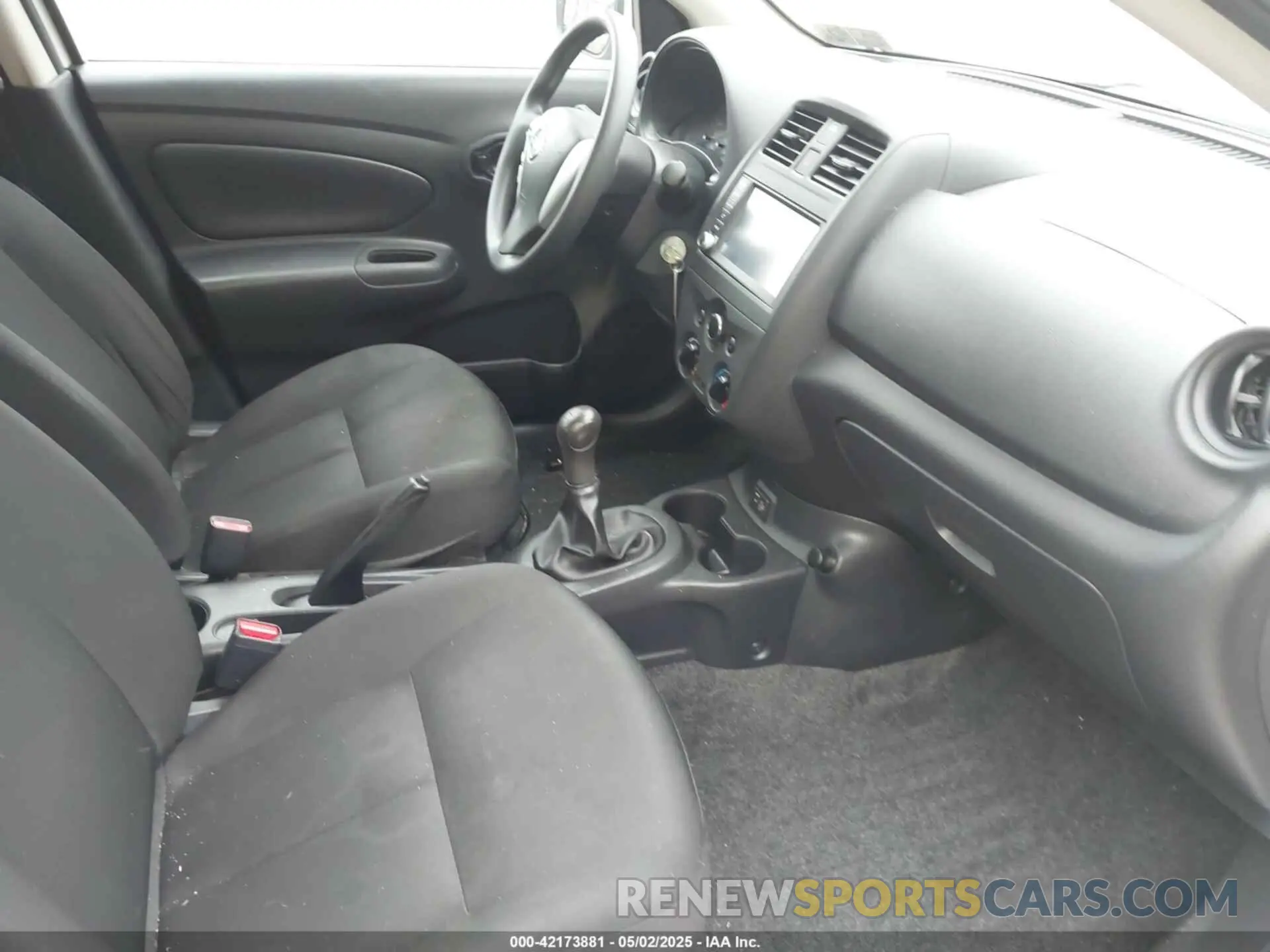 5 Photograph of a damaged car 3N1CN7AP2KL800164 NISSAN VERSA 2019