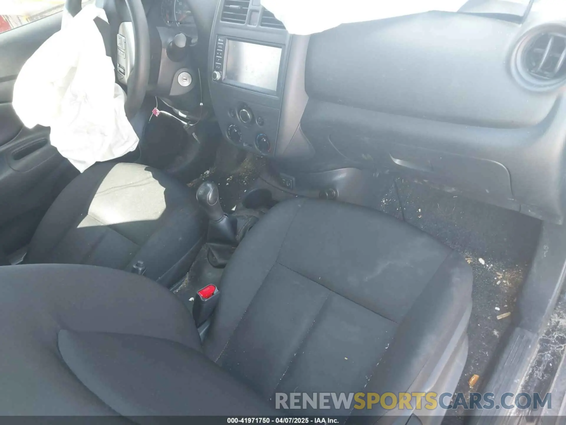 5 Photograph of a damaged car 3N1CN7AP2KL812055 NISSAN VERSA 2019