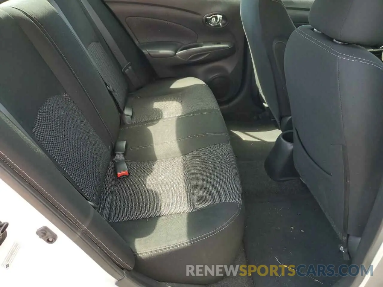 10 Photograph of a damaged car 3N1CN7AP2KL813822 NISSAN VERSA 2019