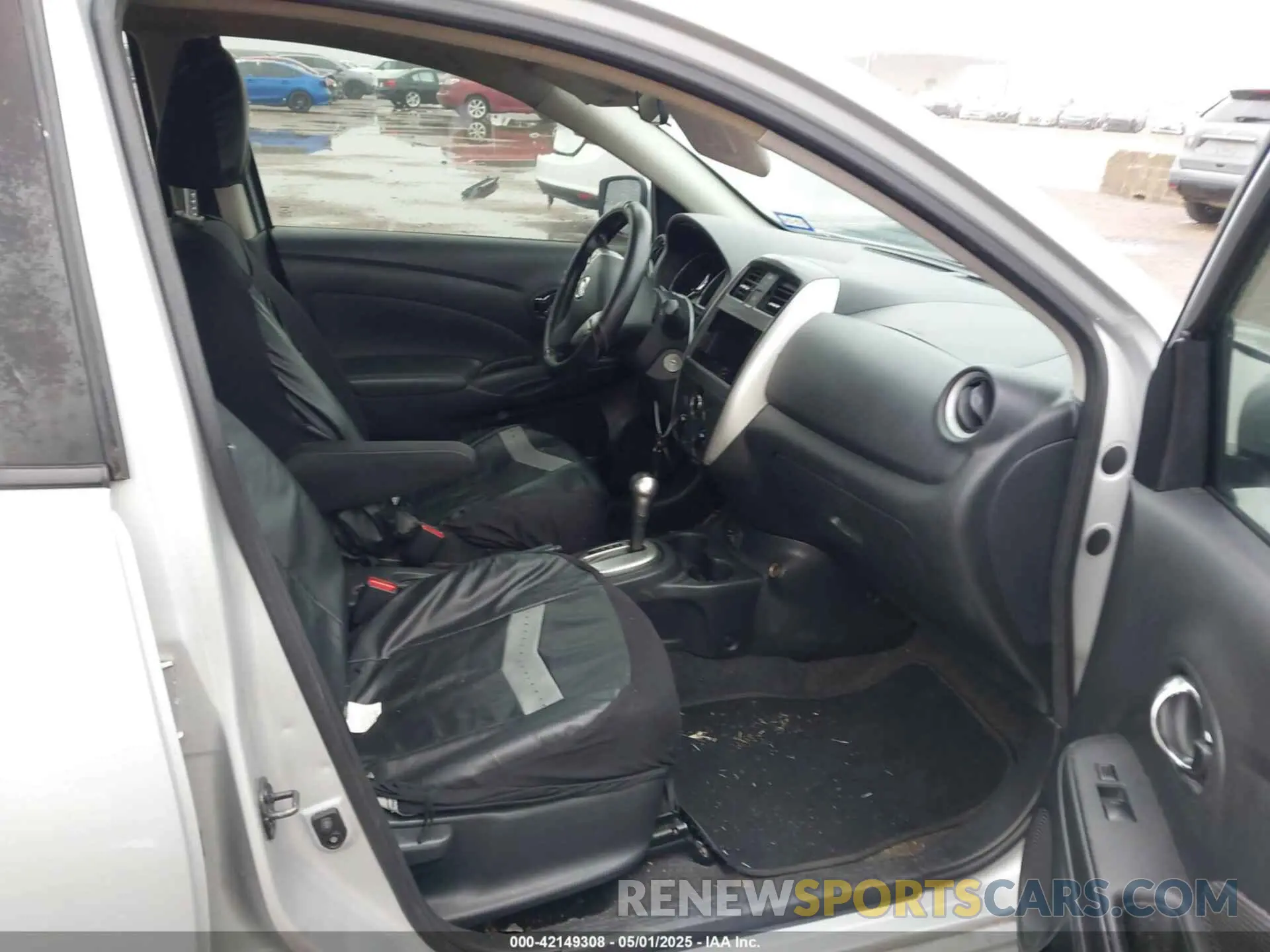 5 Photograph of a damaged car 3N1CN7AP2KL822715 NISSAN VERSA 2019
