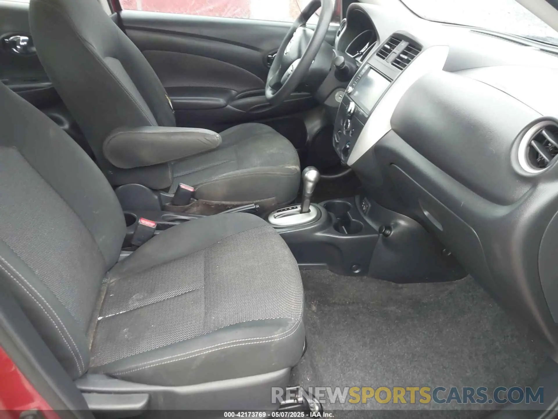 5 Photograph of a damaged car 3N1CN7AP2KL856511 NISSAN VERSA 2019