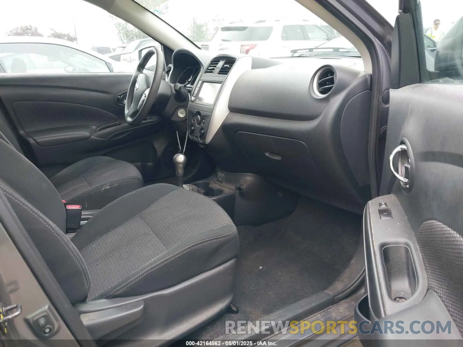 5 Photograph of a damaged car 3N1CN7AP2KL862485 NISSAN VERSA 2019