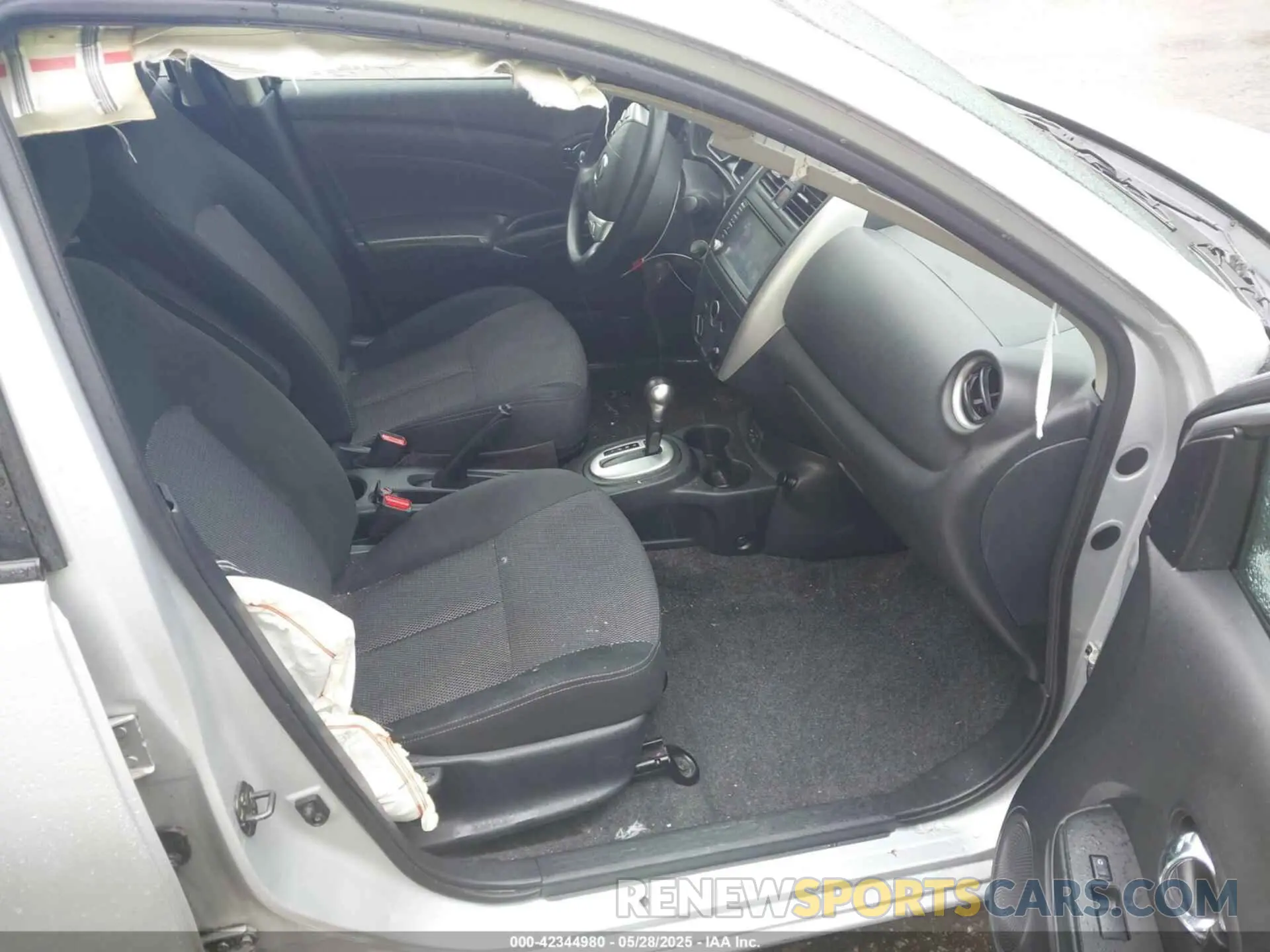 5 Photograph of a damaged car 3N1CN7AP2KL868707 NISSAN VERSA 2019