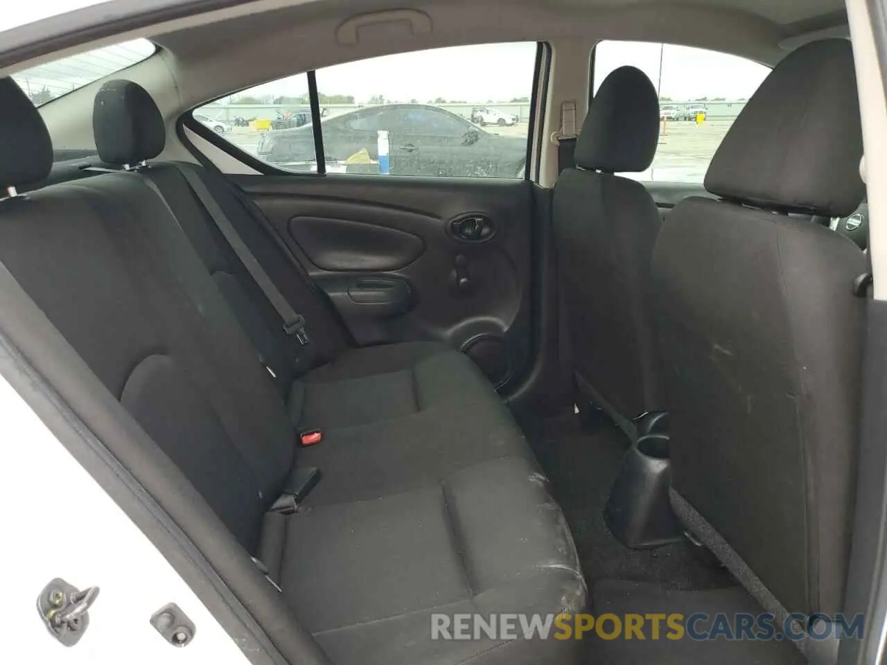 10 Photograph of a damaged car 3N1CN7AP3KL812260 NISSAN VERSA 2019