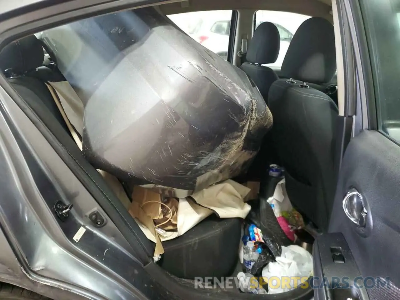 10 Photograph of a damaged car 3N1CN7AP3KL815322 NISSAN VERSA 2019