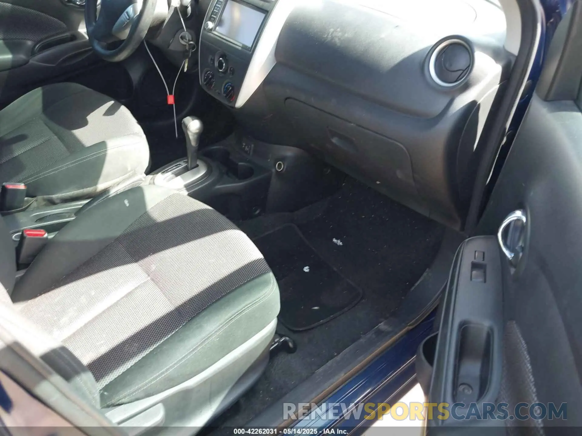 5 Photograph of a damaged car 3N1CN7AP3KL818205 NISSAN VERSA 2019