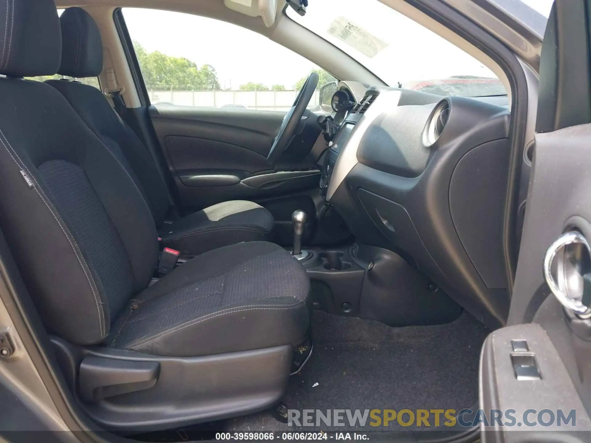 5 Photograph of a damaged car 3N1CN7AP3KL827549 NISSAN VERSA 2019