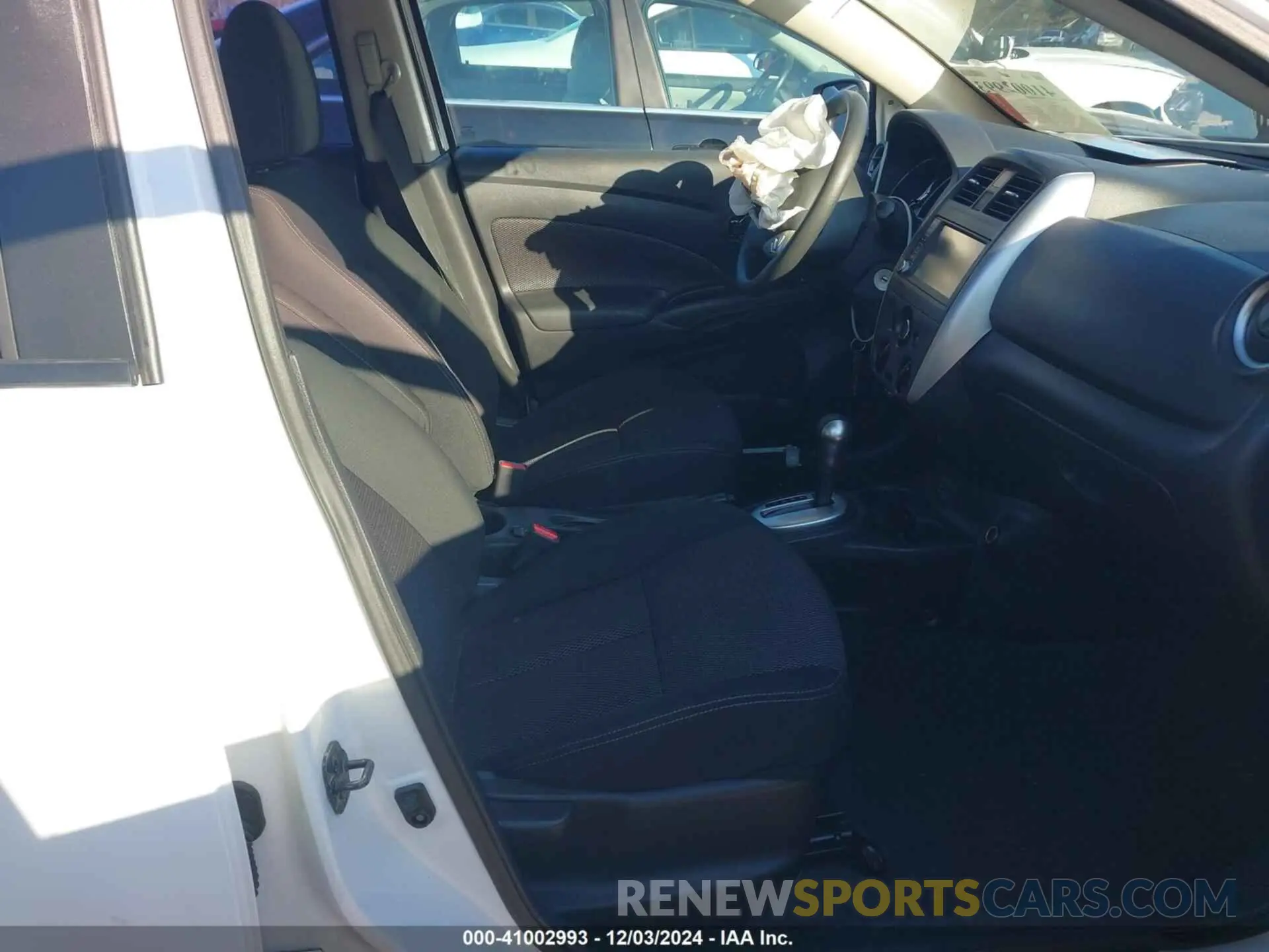 5 Photograph of a damaged car 3N1CN7AP3KL859420 NISSAN VERSA 2019