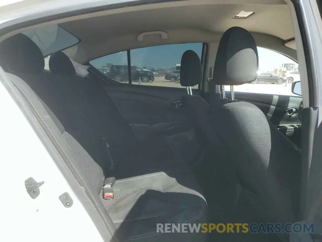 11 Photograph of a damaged car 3N1CN7AP3KL870661 NISSAN VERSA 2019