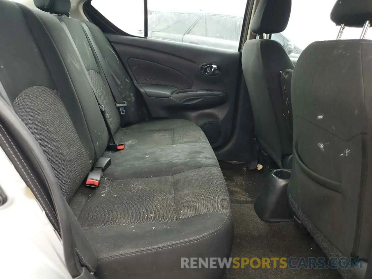 10 Photograph of a damaged car 3N1CN7AP3KL878212 NISSAN VERSA 2019