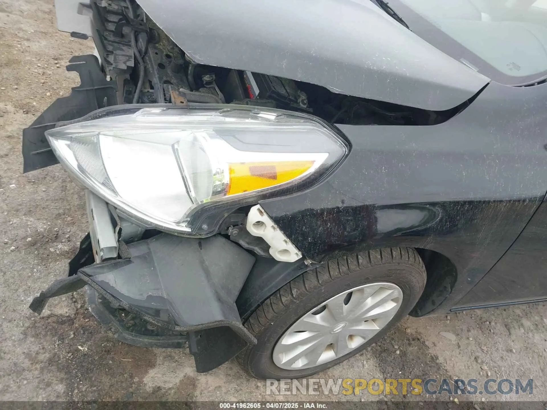 15 Photograph of a damaged car 3N1CN7AP3KL879411 NISSAN VERSA 2019