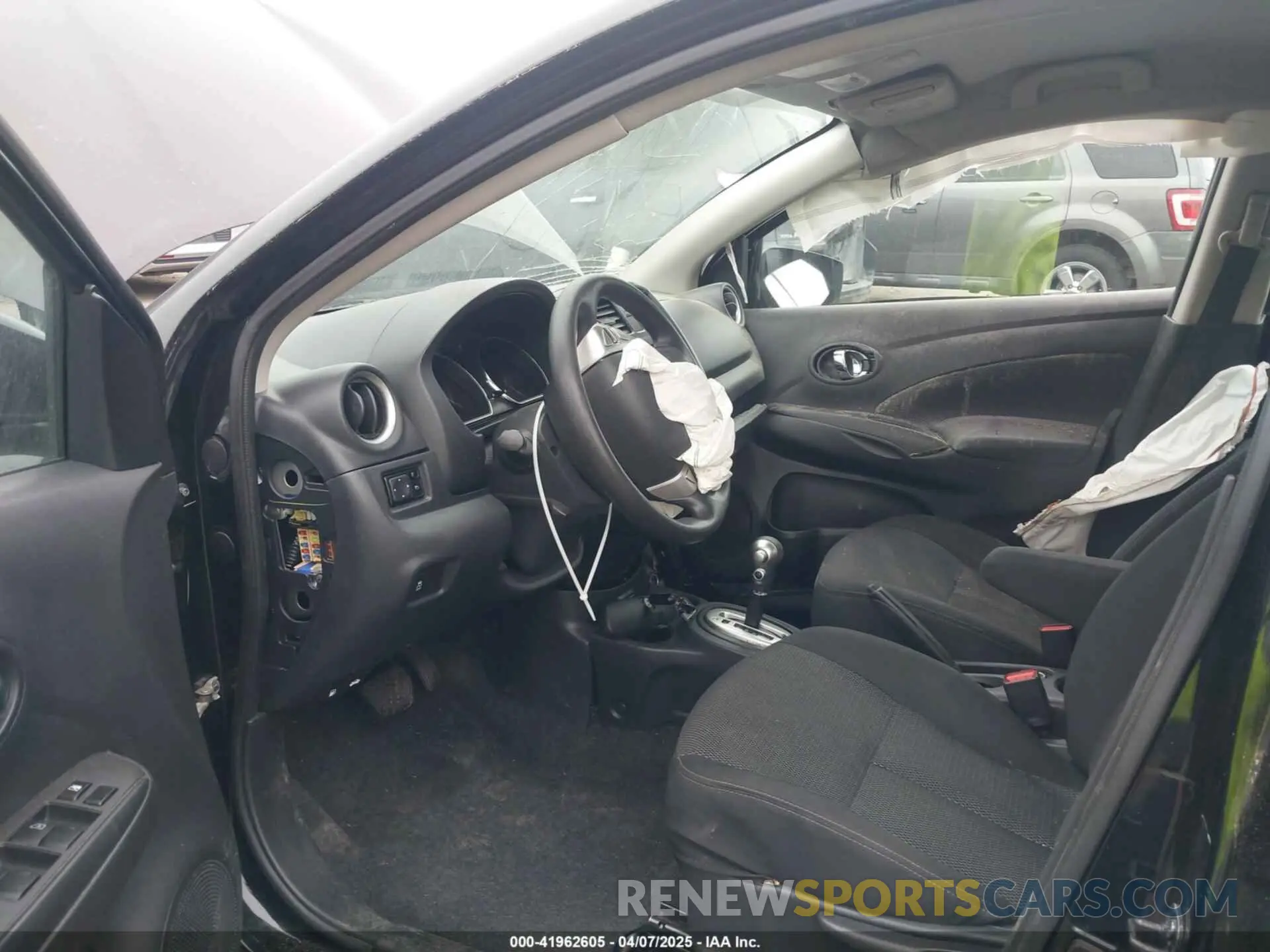 5 Photograph of a damaged car 3N1CN7AP3KL879411 NISSAN VERSA 2019