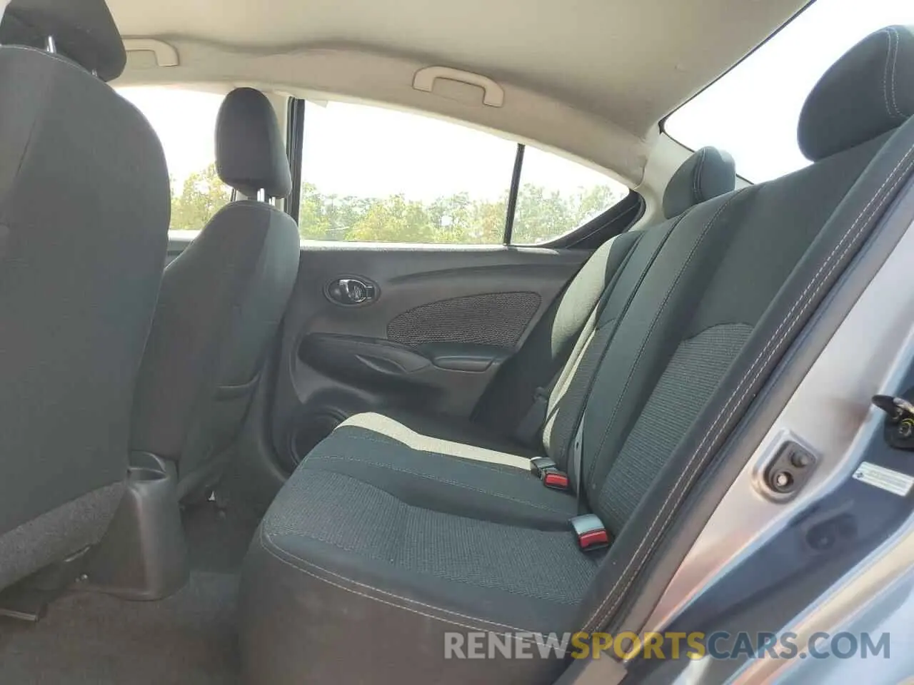 10 Photograph of a damaged car 3N1CN7AP4KL808556 NISSAN VERSA 2019