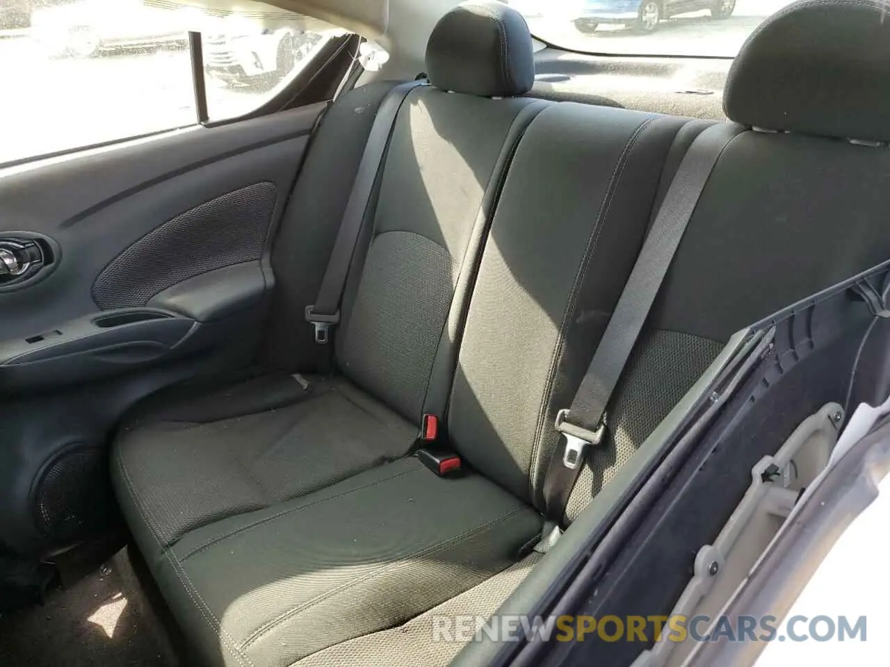 10 Photograph of a damaged car 3N1CN7AP4KL831688 NISSAN VERSA 2019
