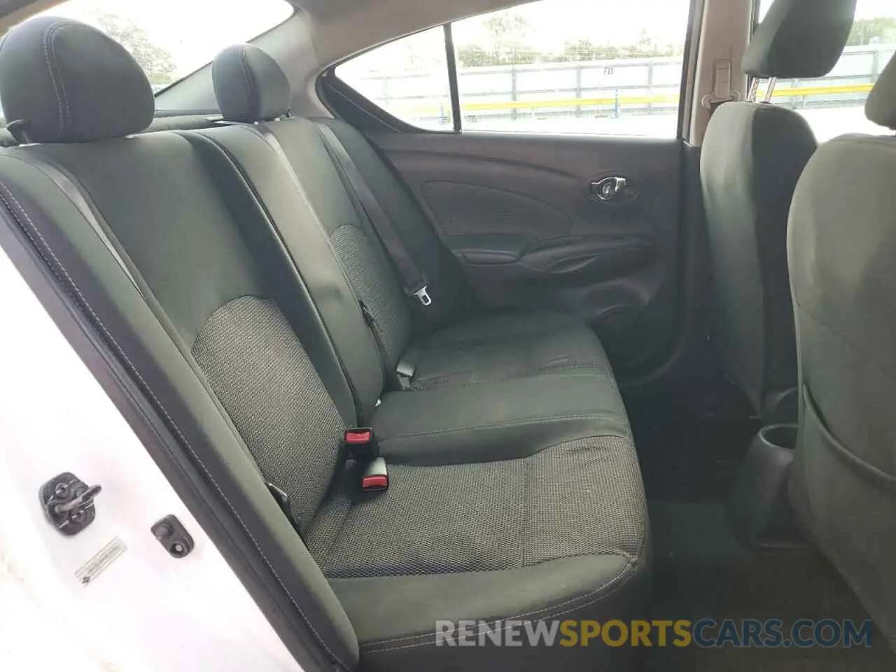 10 Photograph of a damaged car 3N1CN7AP4KL850953 NISSAN VERSA 2019