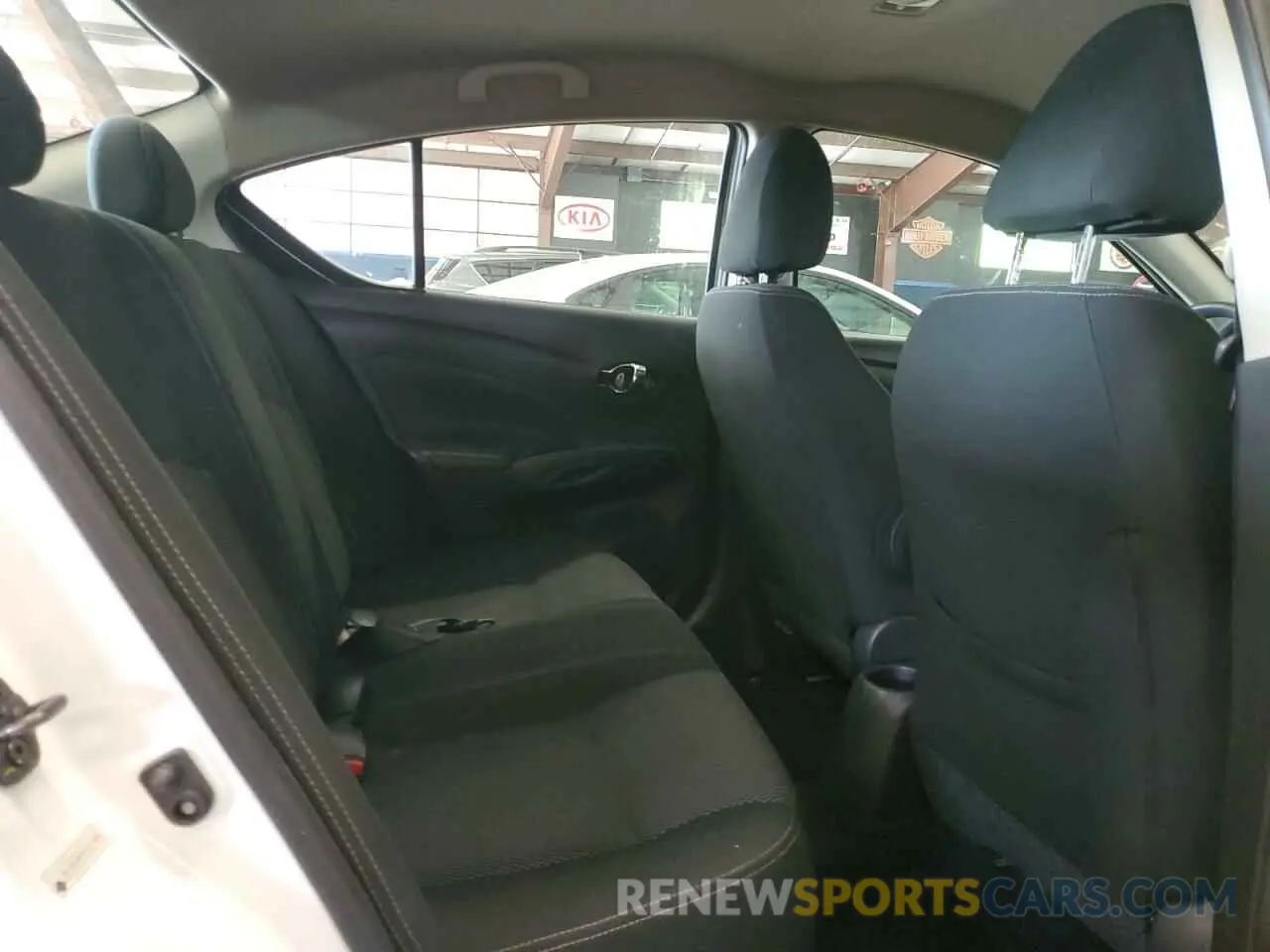 10 Photograph of a damaged car 3N1CN7AP4KL852069 NISSAN VERSA 2019