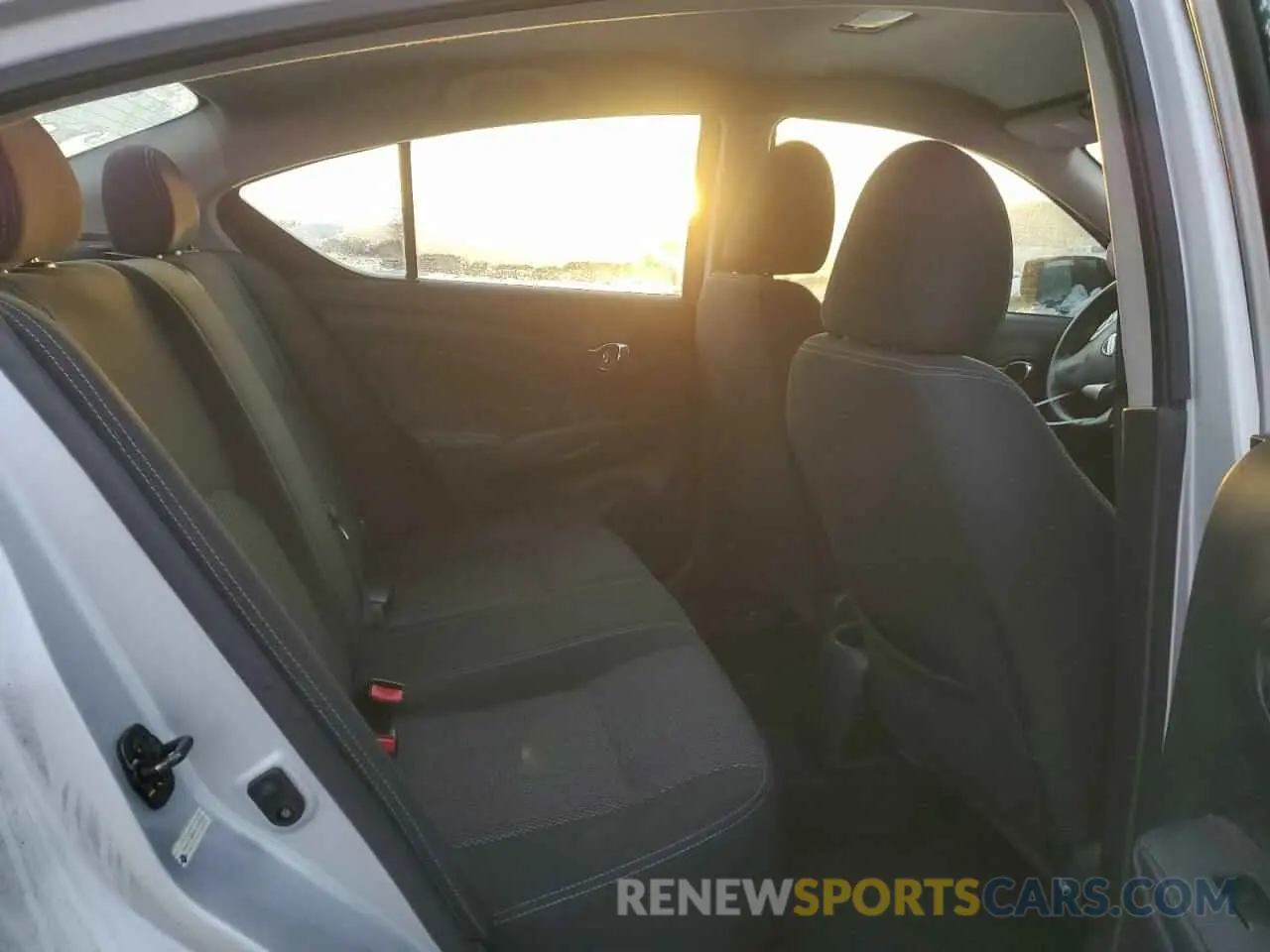 10 Photograph of a damaged car 3N1CN7AP4KL854050 NISSAN VERSA 2019