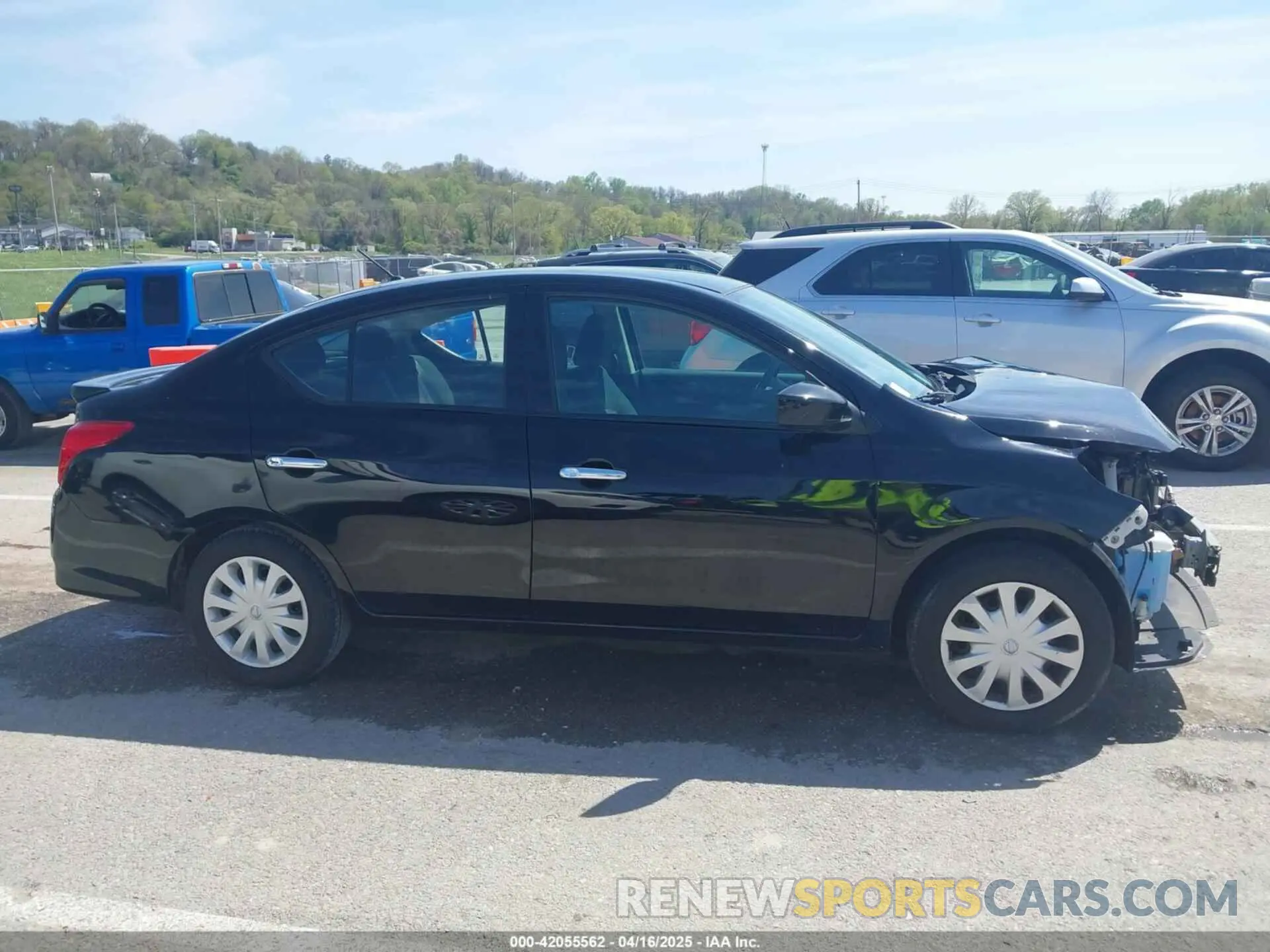14 Photograph of a damaged car 3N1CN7AP4KL858339 NISSAN VERSA 2019