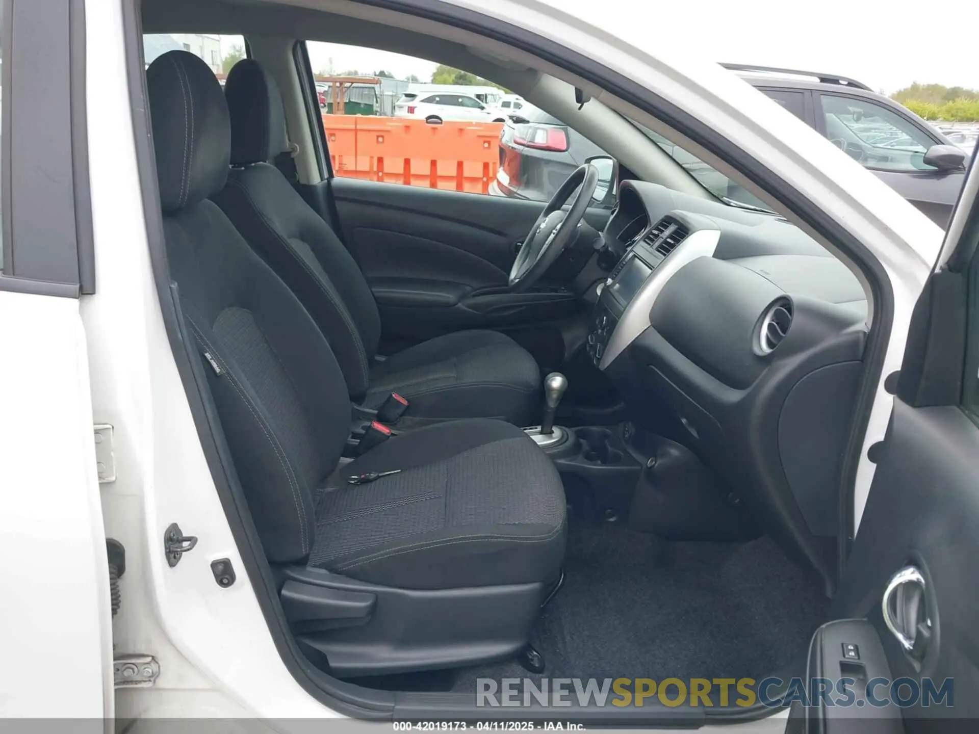 5 Photograph of a damaged car 3N1CN7AP4KL858373 NISSAN VERSA 2019