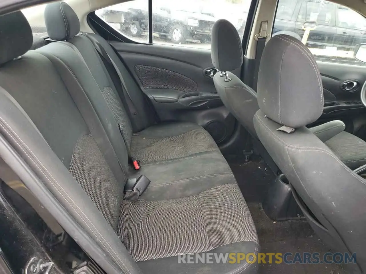 10 Photograph of a damaged car 3N1CN7AP4KL863542 NISSAN VERSA 2019
