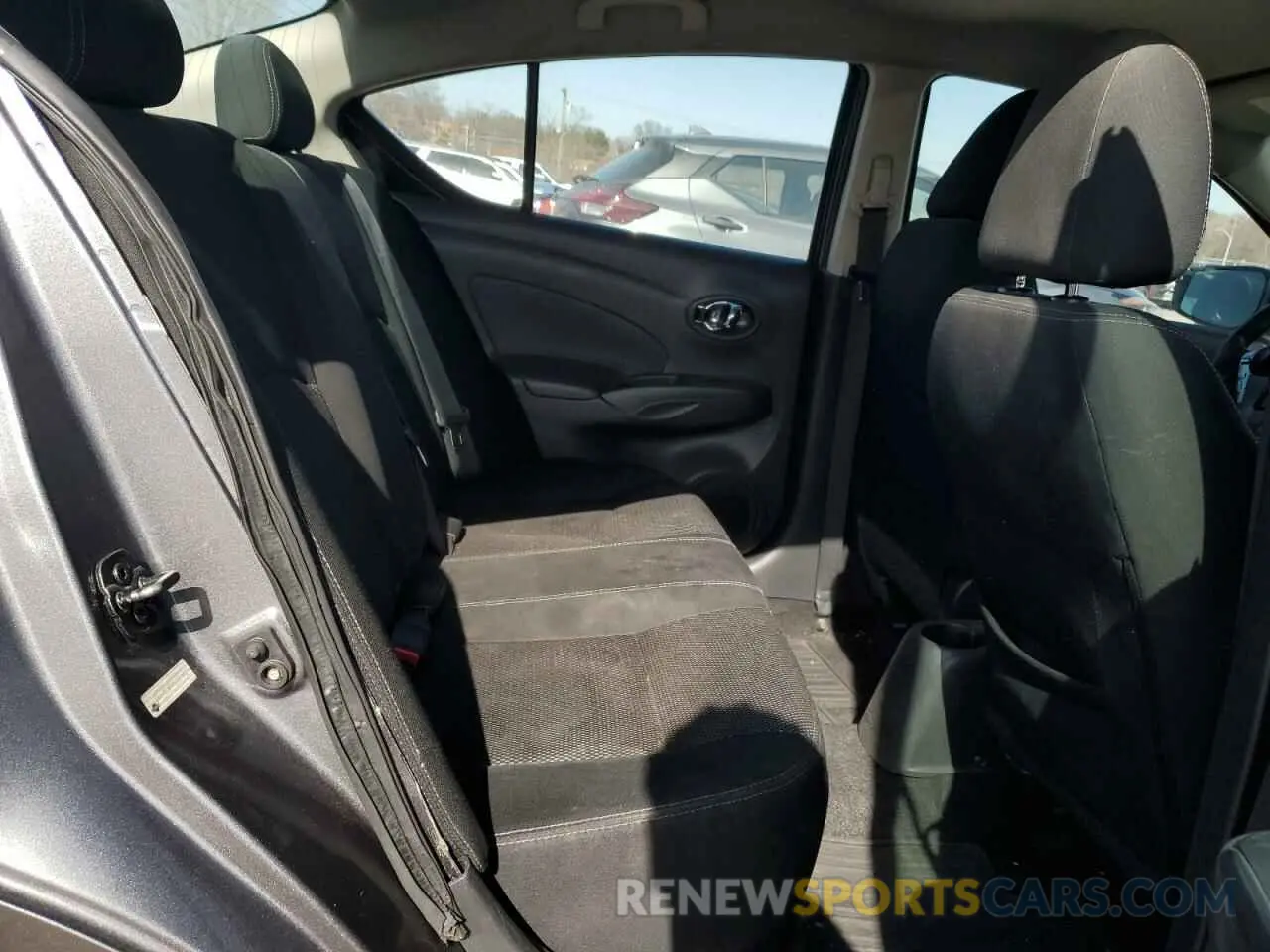 10 Photograph of a damaged car 3N1CN7AP4KL865971 NISSAN VERSA 2019