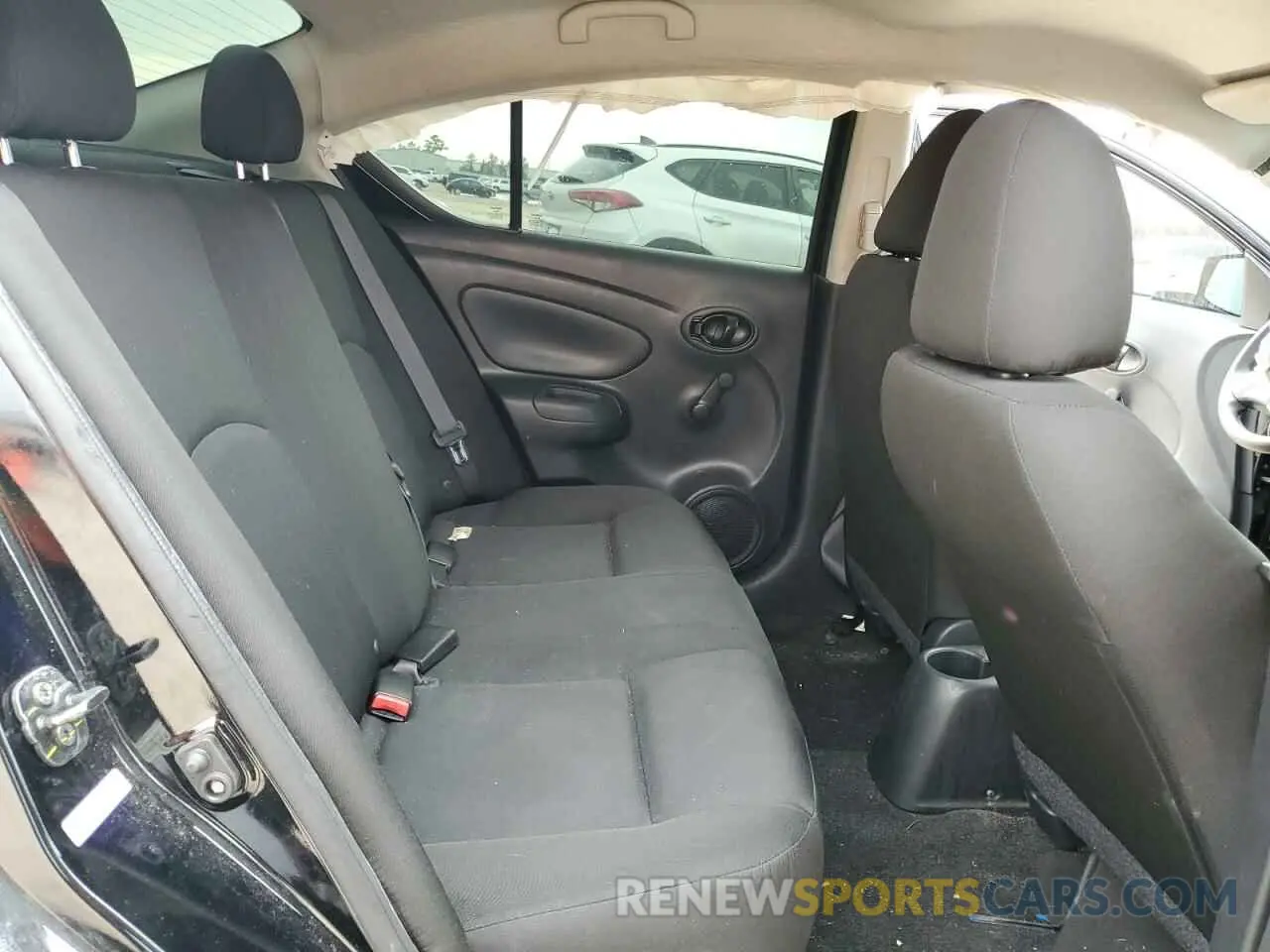 10 Photograph of a damaged car 3N1CN7AP5KL811109 NISSAN VERSA 2019