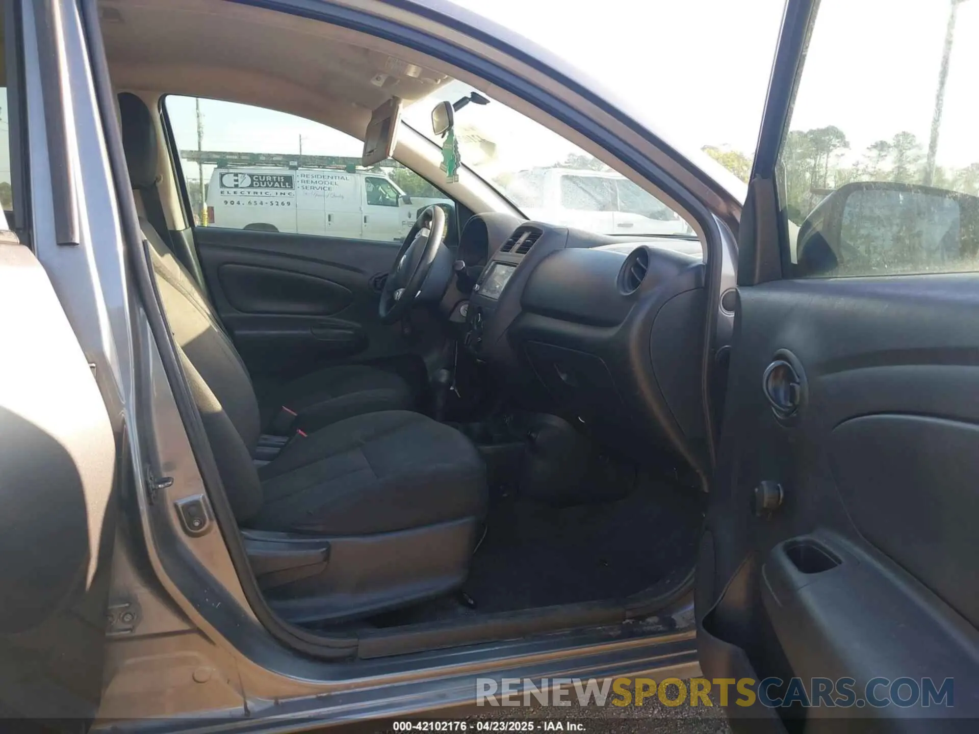 5 Photograph of a damaged car 3N1CN7AP5KL819971 NISSAN VERSA 2019