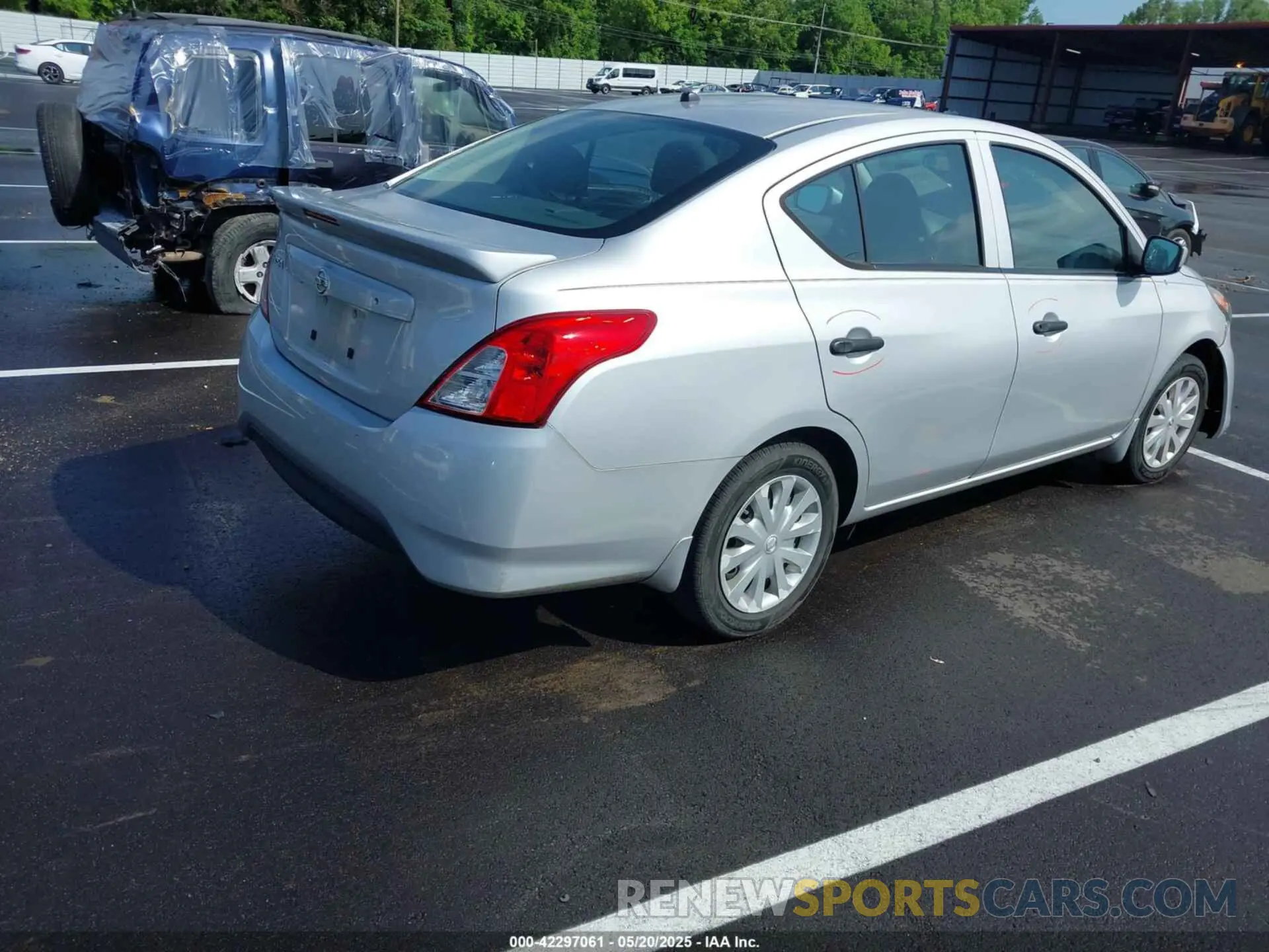 4 Photograph of a damaged car 3N1CN7AP5KL829013 NISSAN VERSA 2019