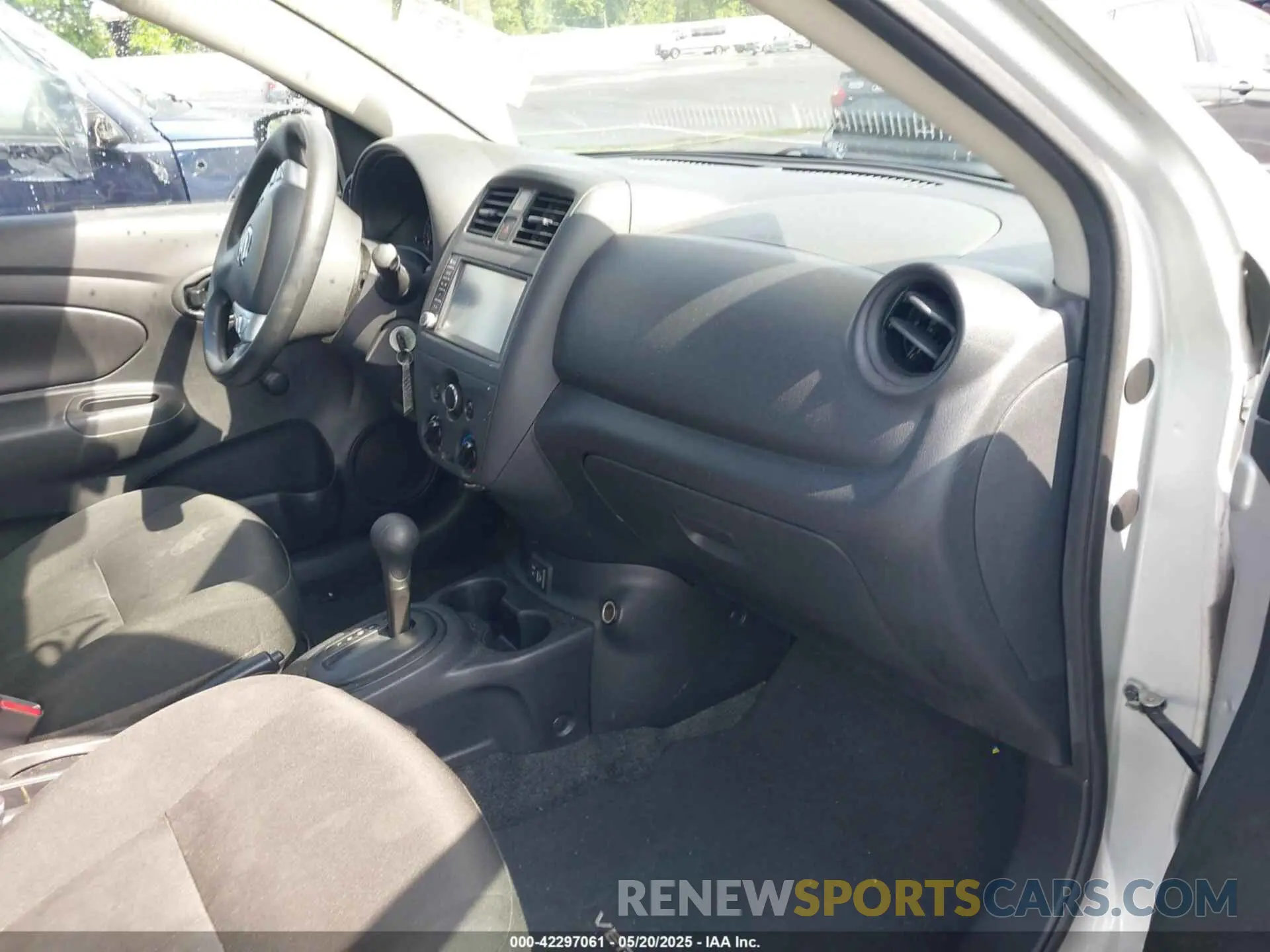 5 Photograph of a damaged car 3N1CN7AP5KL829013 NISSAN VERSA 2019