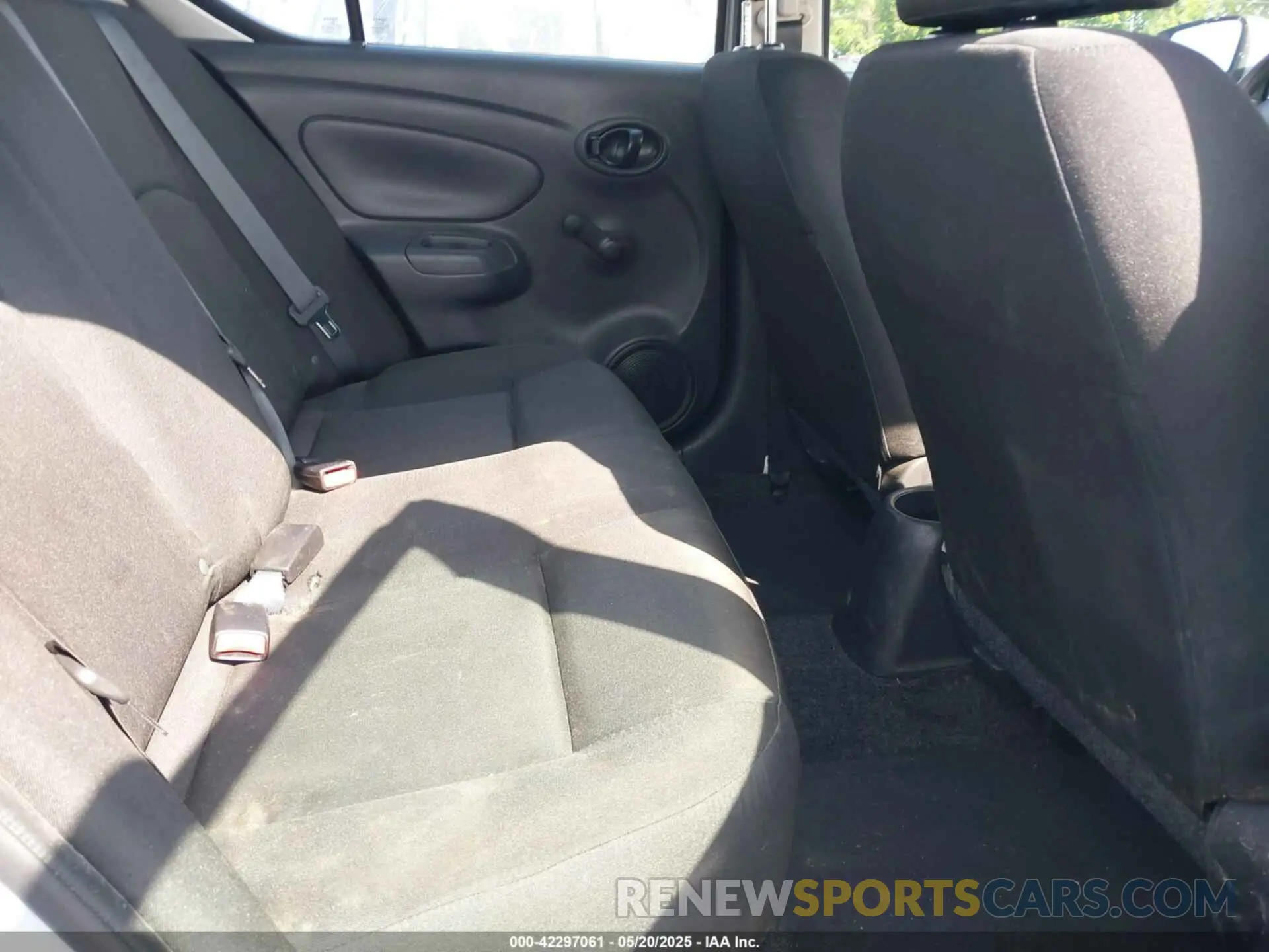 8 Photograph of a damaged car 3N1CN7AP5KL829013 NISSAN VERSA 2019