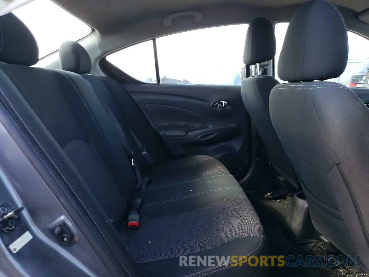 10 Photograph of a damaged car 3N1CN7AP5KL851867 NISSAN VERSA 2019