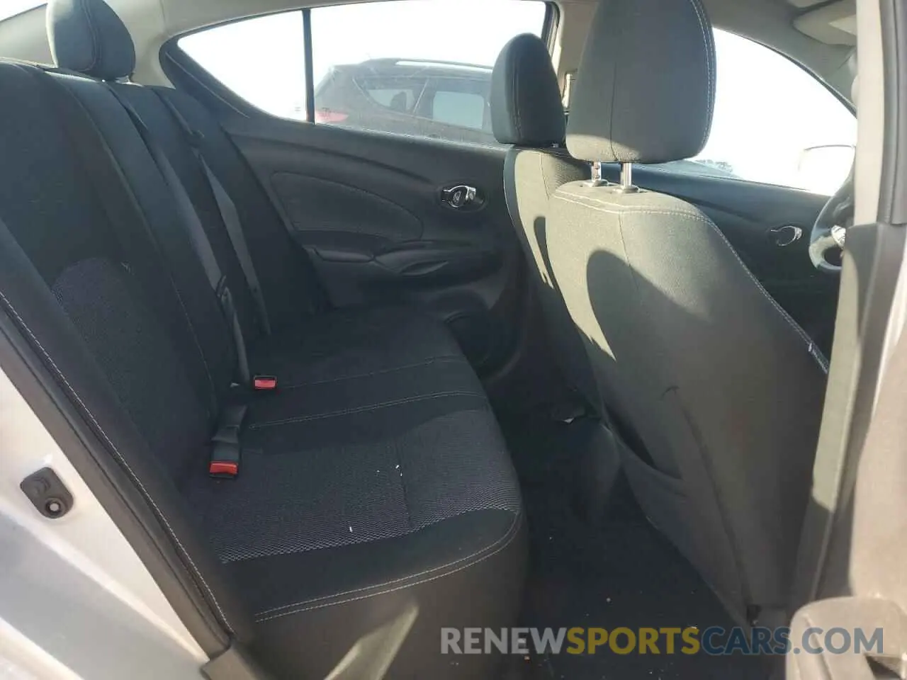 10 Photograph of a damaged car 3N1CN7AP5KL852937 NISSAN VERSA 2019